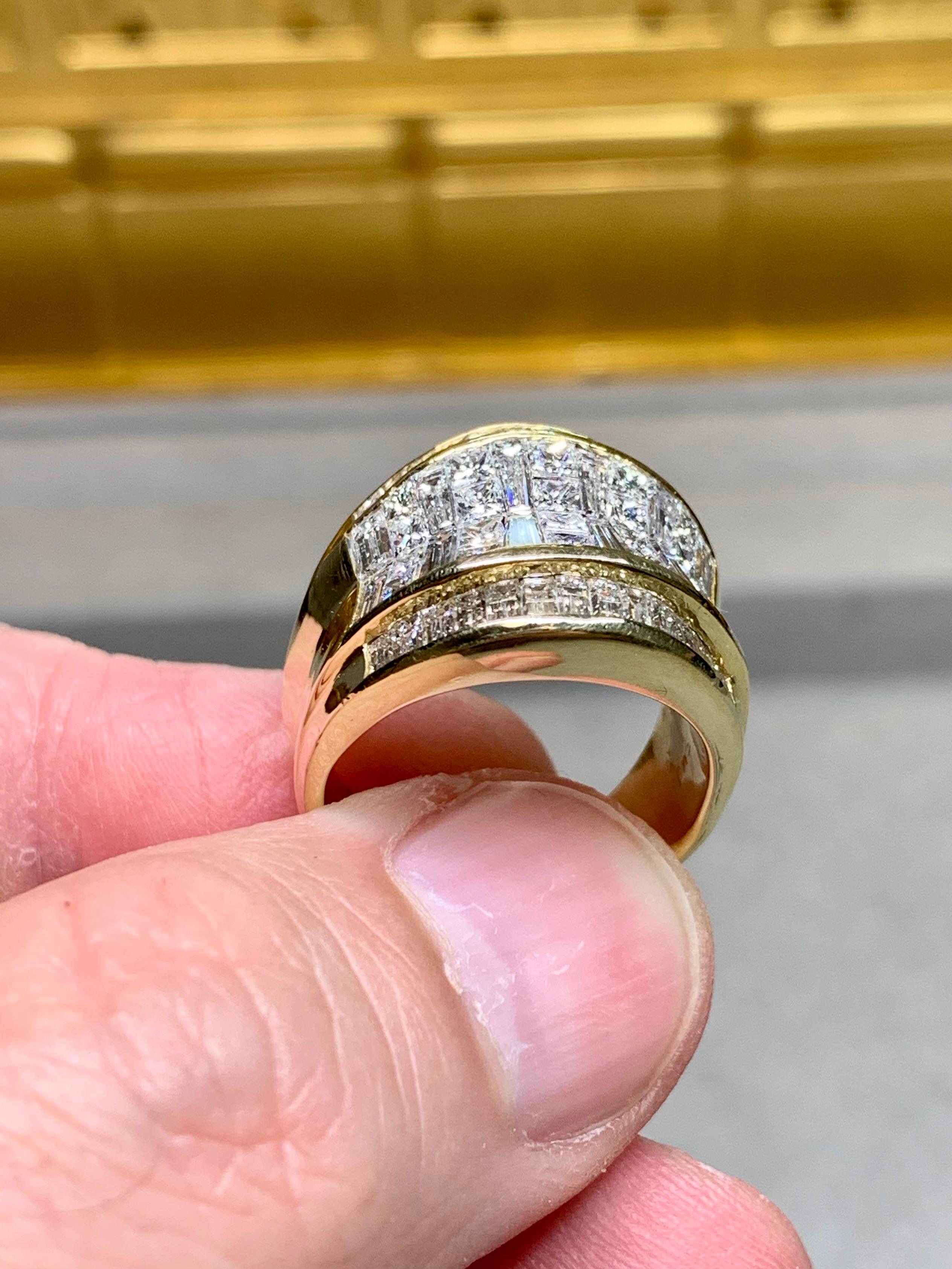 18K Gelbgold Baguette Prinzessin Illusion Großer Diamant Cocktail Ring 4,80ctw im Angebot 1