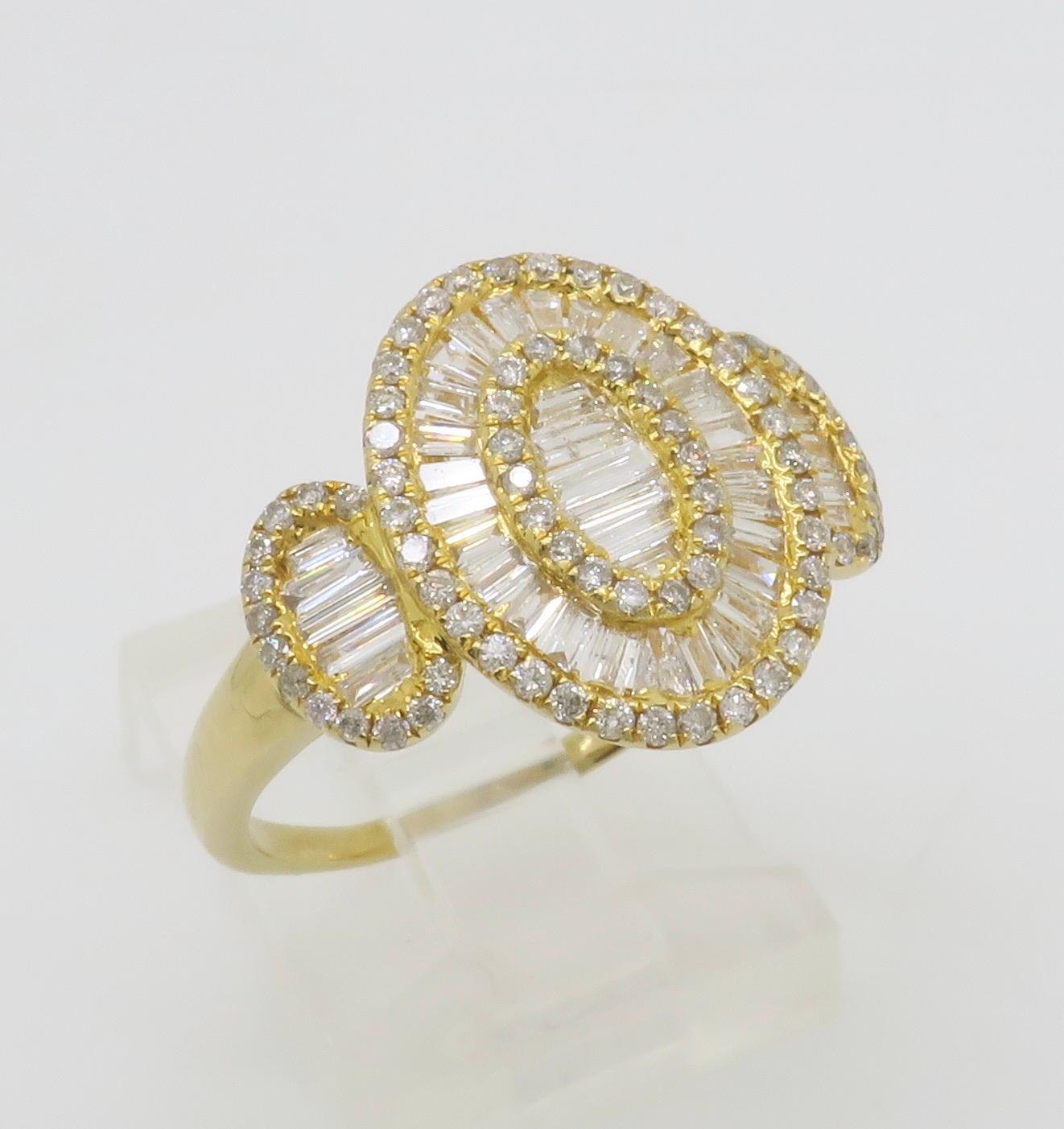 18k Yellow Gold Baguette & Round Diamond Cocktail Ring For Sale 7