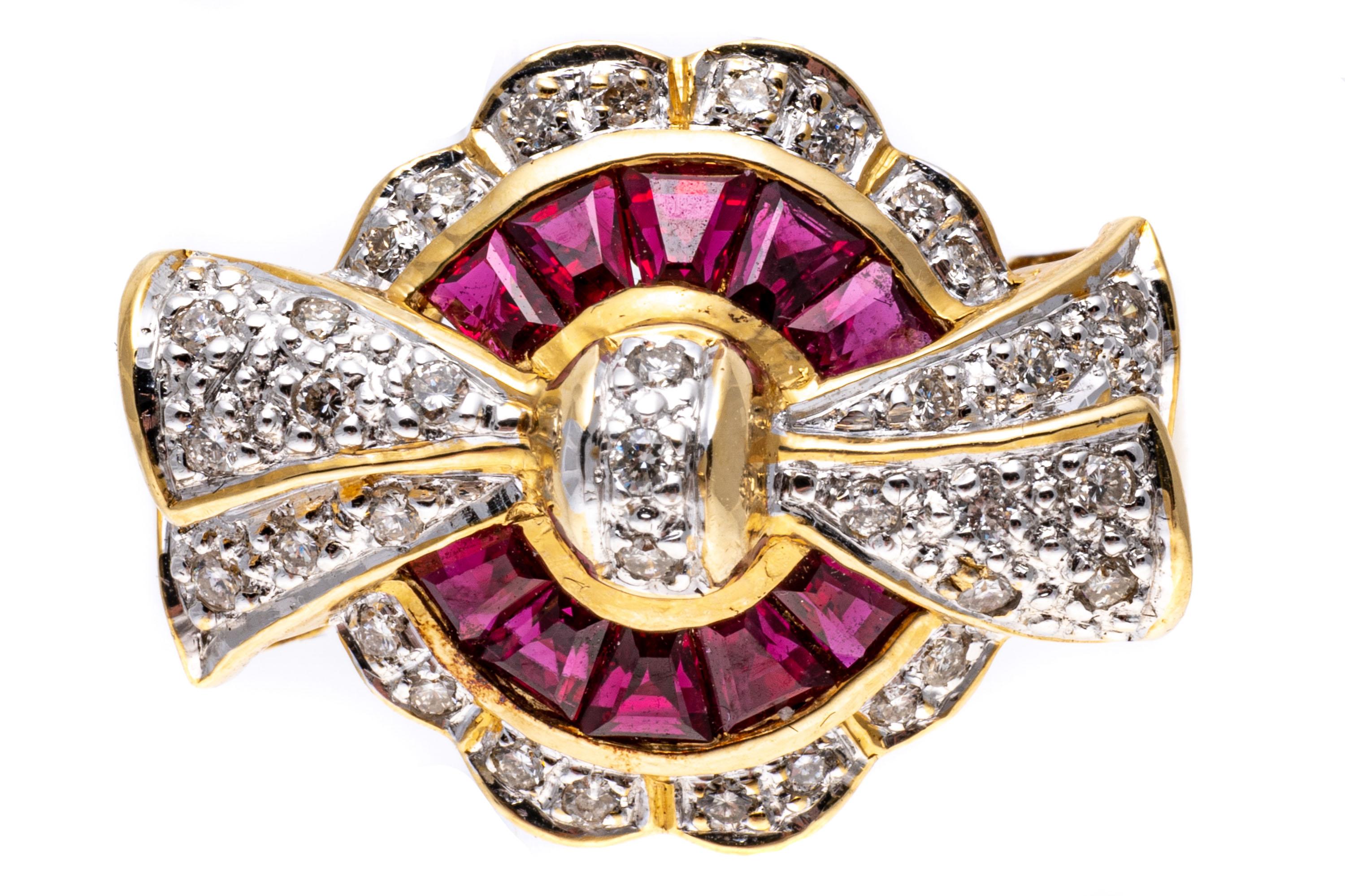 Bague à nœud papillon en or jaune 18 carats, rubis baguette et diamants pavés Pour femmes en vente