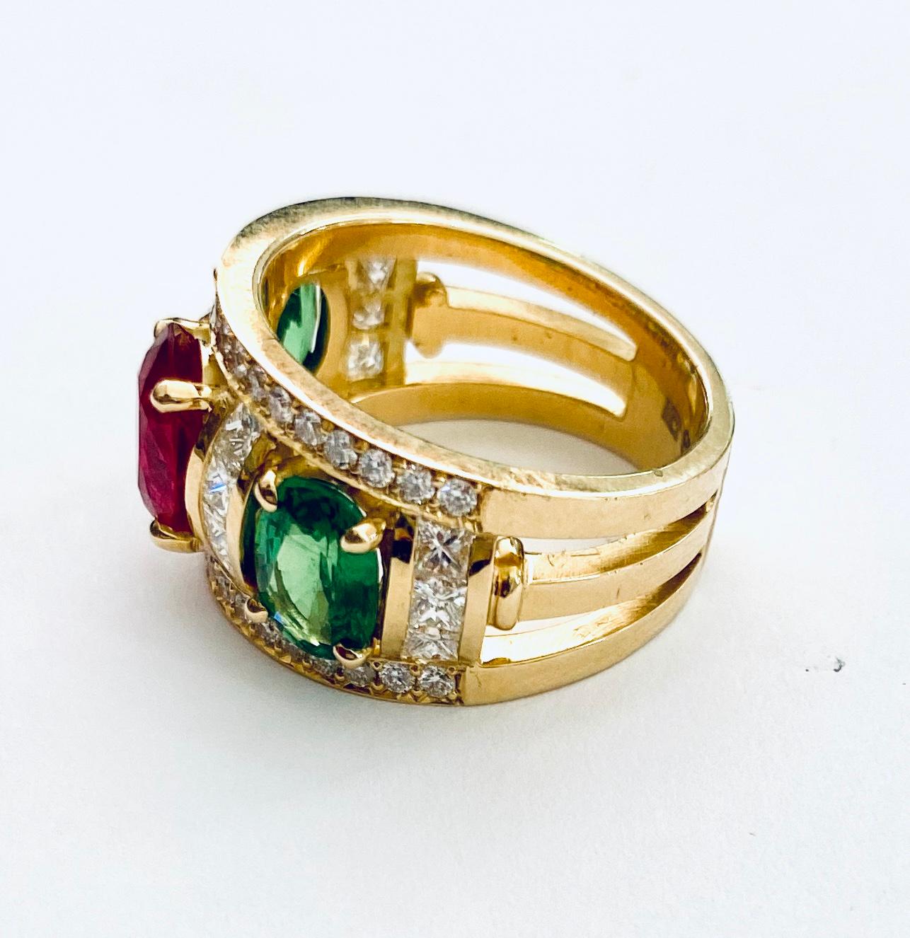 Bague en or 18 carats avec 1 spinelle rouge, 2 tsavorites et 52 diamants, 2020 Neuf - En vente à Heerlen, NL