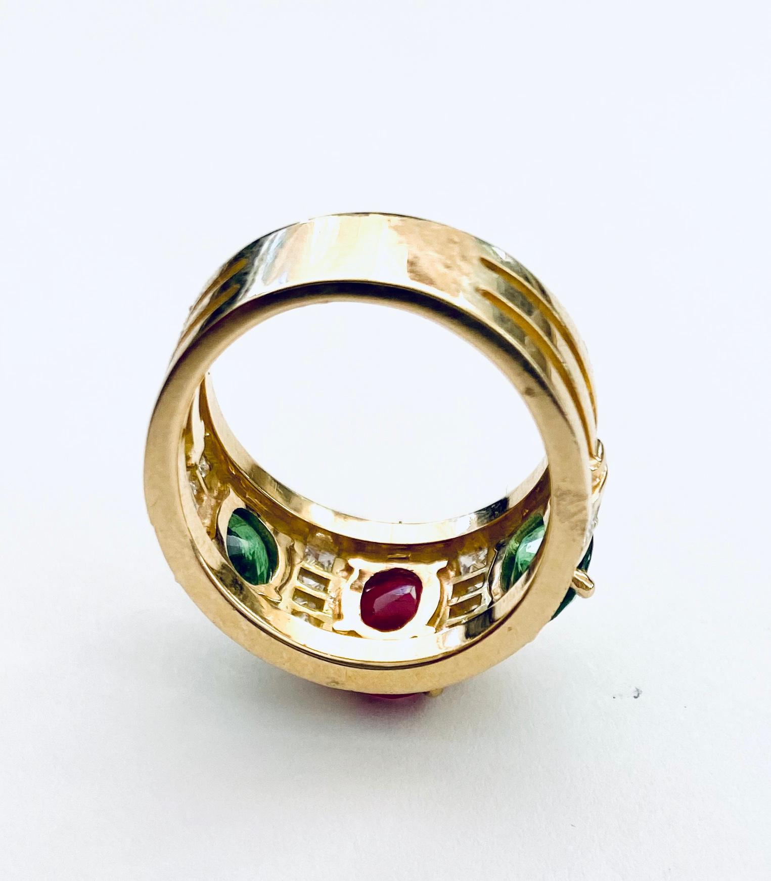 Modernist 18 Karat Gold Band Ring with 1 Red Spinel, 2 Tsavorite and 52 Diamonds, 2020 For Sale