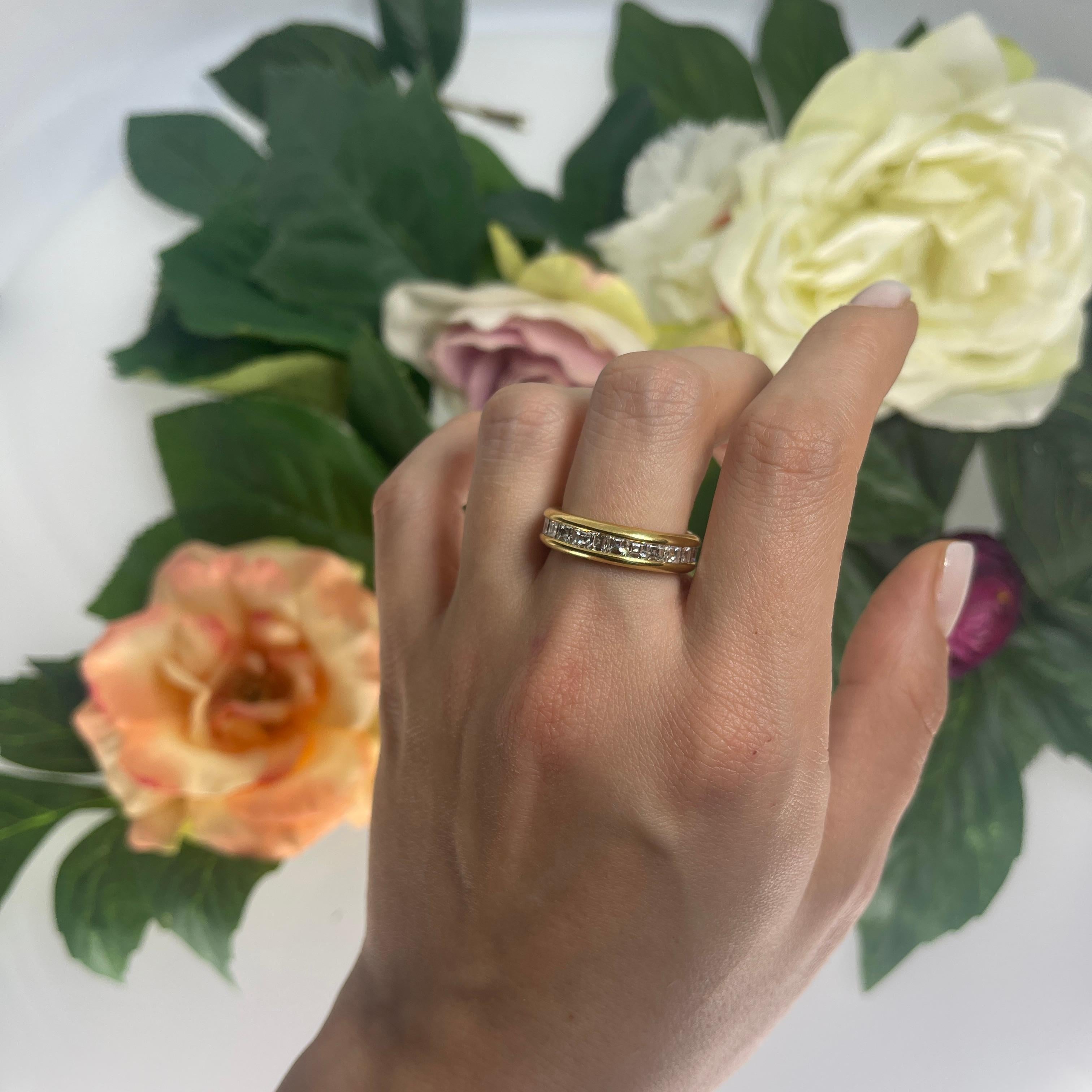 18K Yellow Gold Band Ring with 2.70 Carats of Diamonds For Sale 1
