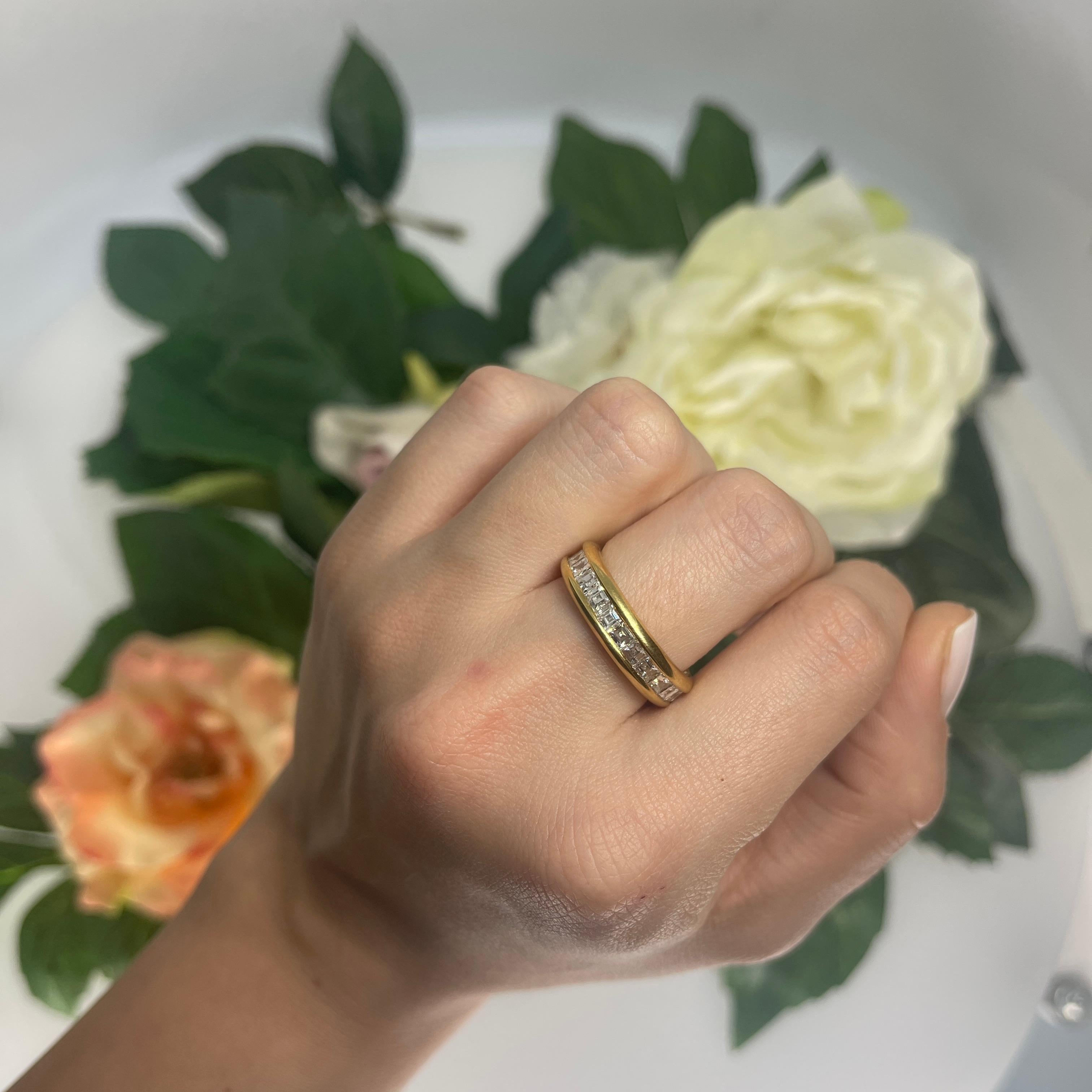 18K Yellow Gold Band Ring with 2.70 Carats of Diamonds For Sale 2