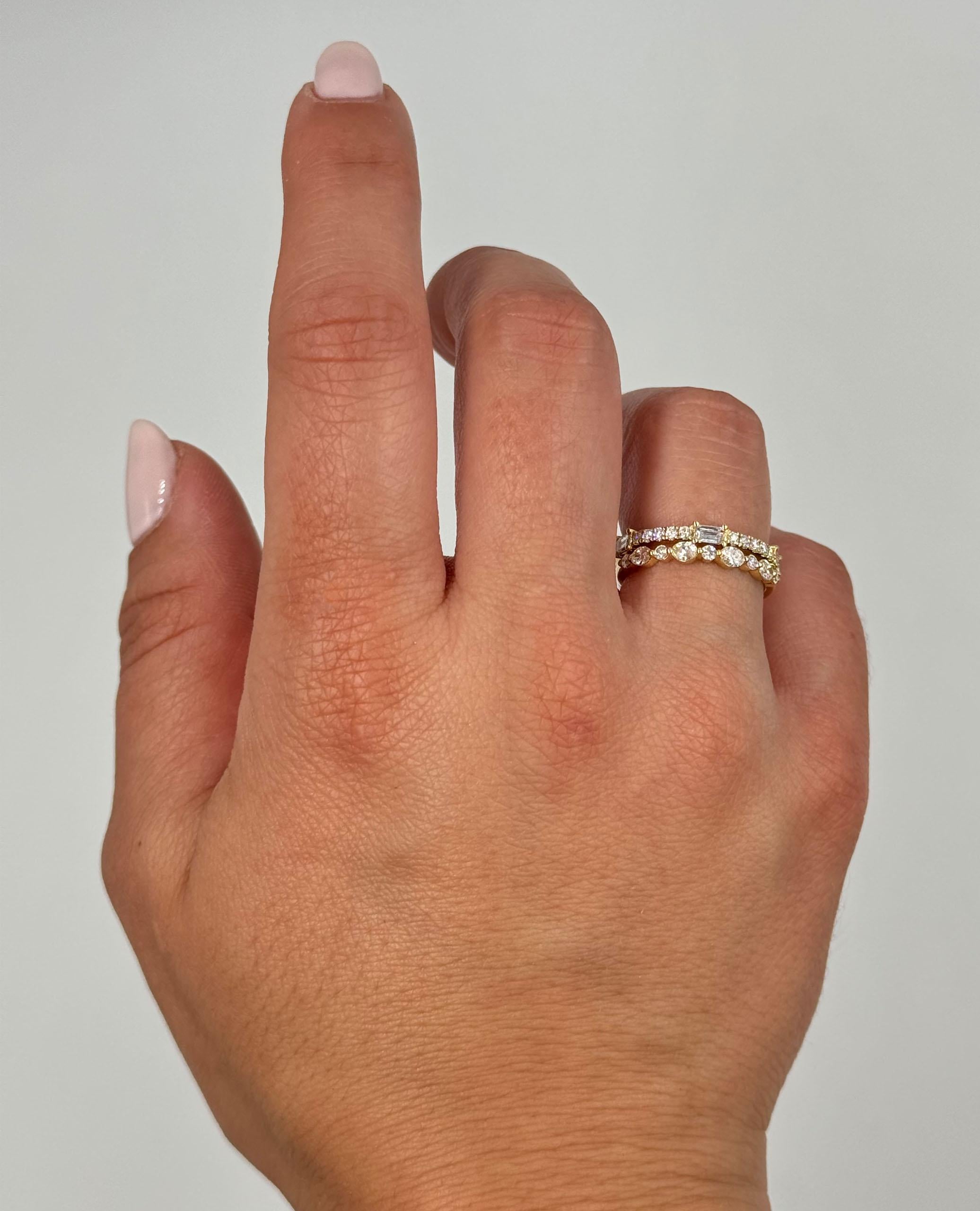 18K Yellow Gold Band Ring with 3 Baguettes 0.29 Cts & 10 Round 0.14 Cts en Nuevo estado para la venta en Old Tappan, NJ
