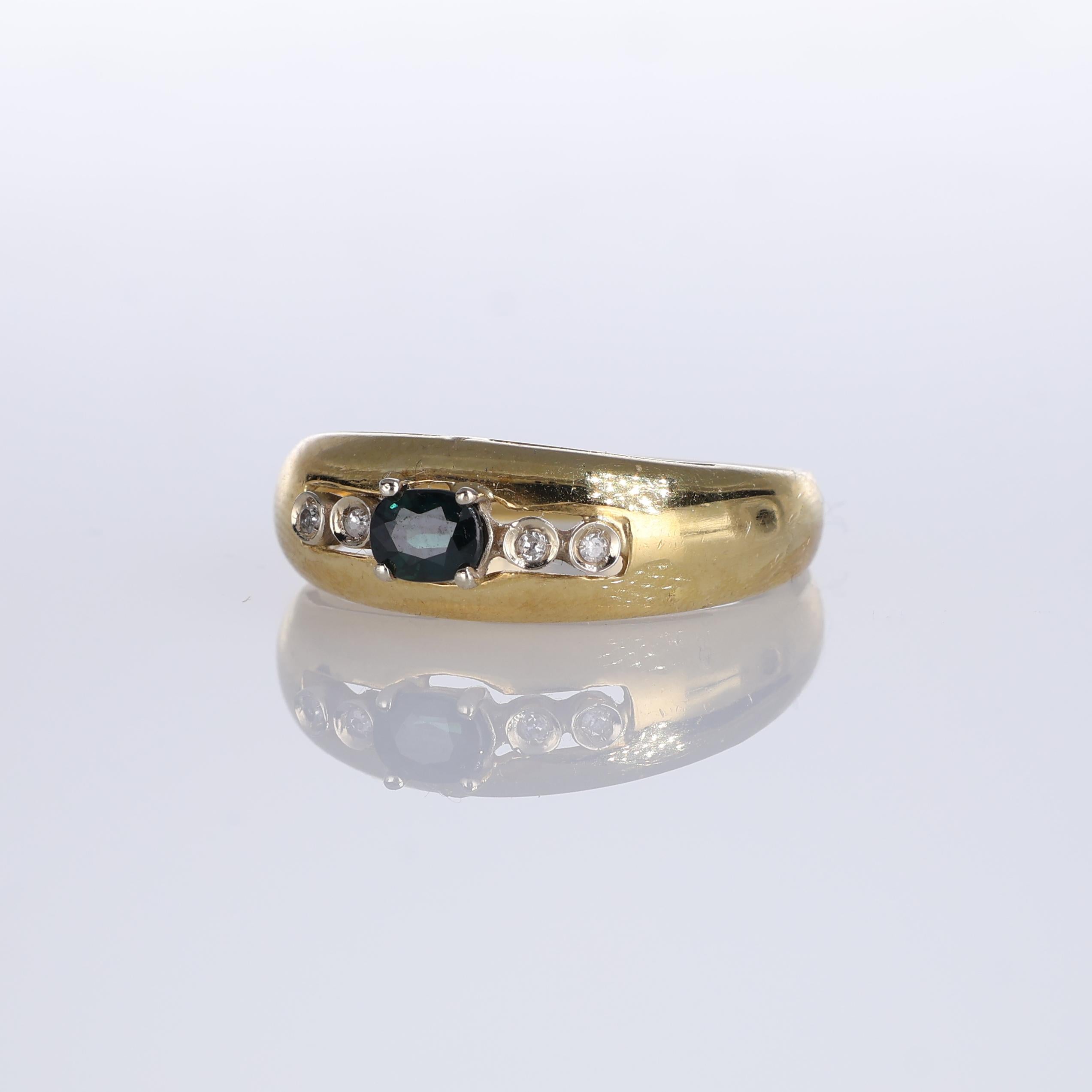 18K Yellow Gold Band Ring with Blue Sapphire and Diamonds In New Condition For Sale In Bergamo, BG