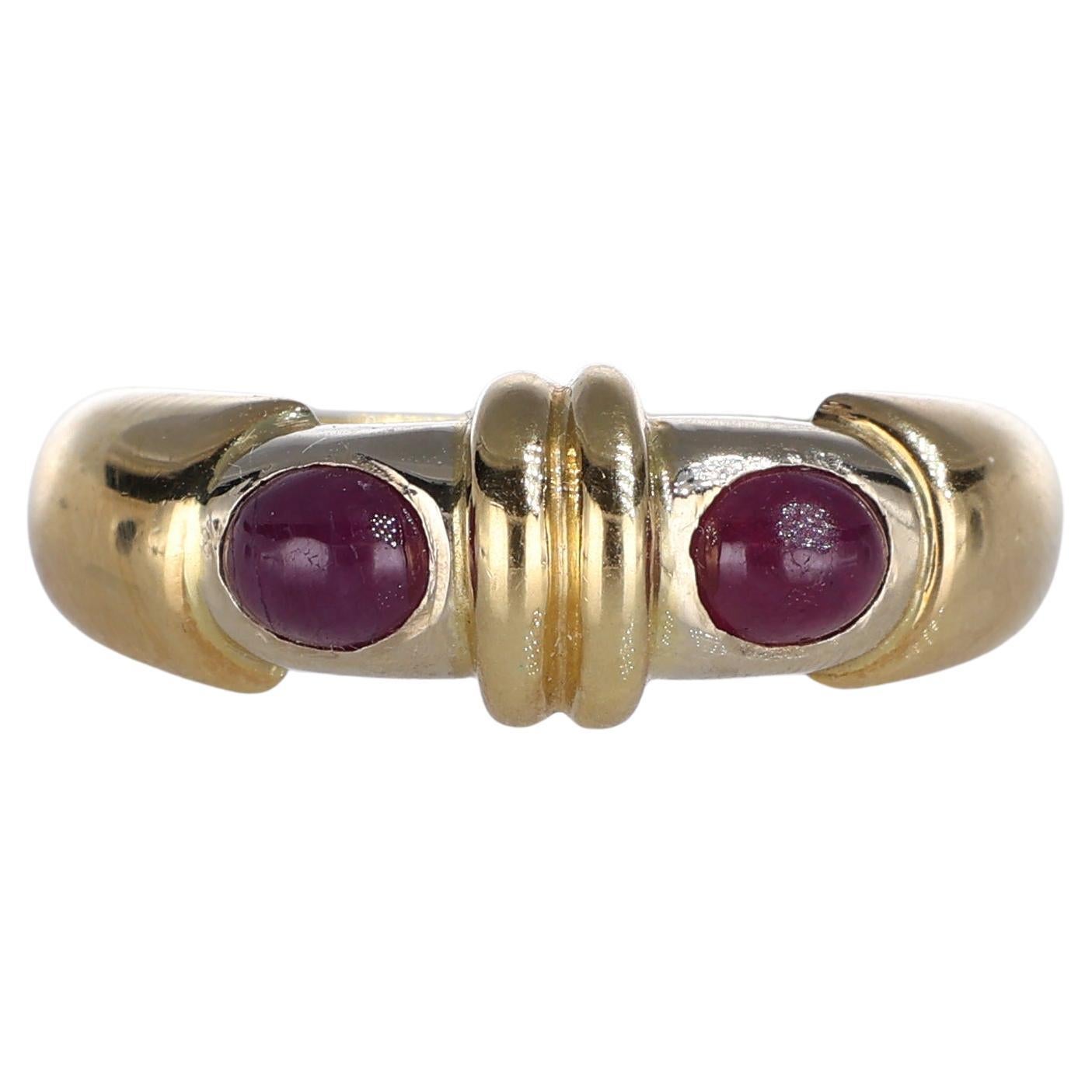 Anillo de oro amarillo de 18 quilates con rubíes cabujón