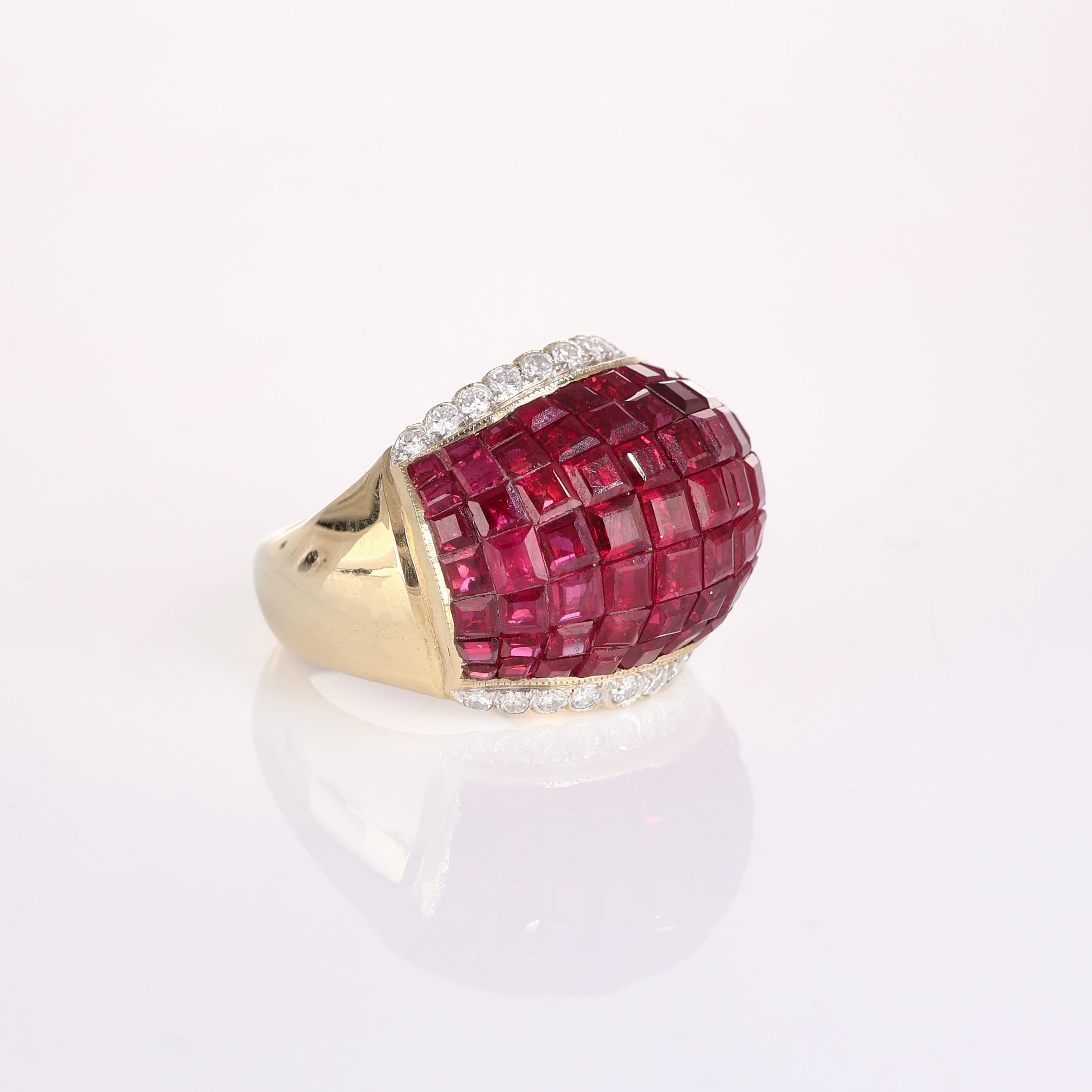 Square Cut 18K Yellow Gold Band Ring with Carre-Cut Rubies and Brilliant-Cut Diamonds For Sale