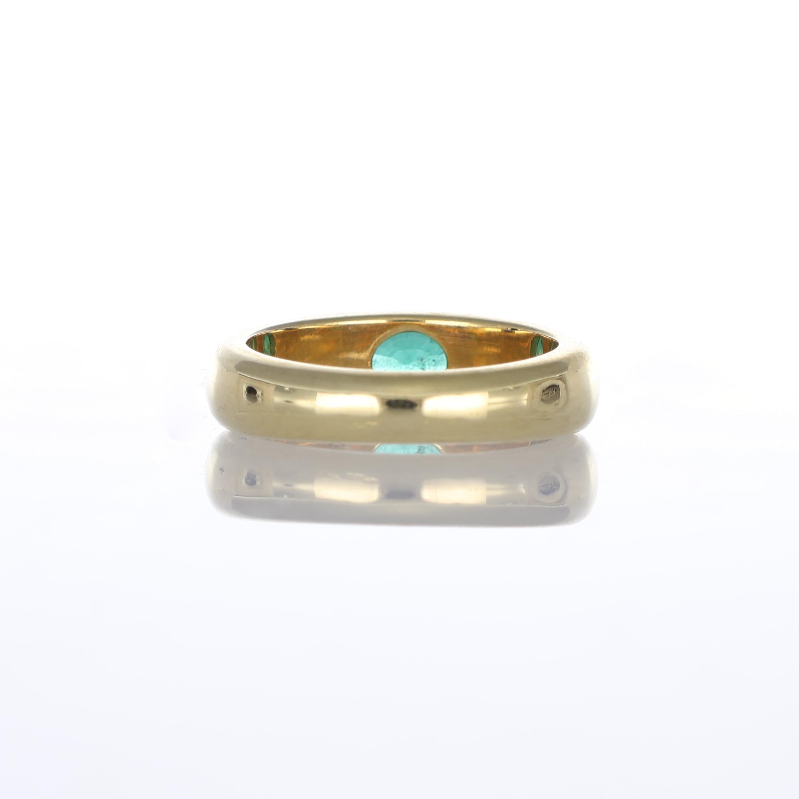 Women's or Men's 18k Yellow Gold Band Ring with Central Oval Emerald For Sale