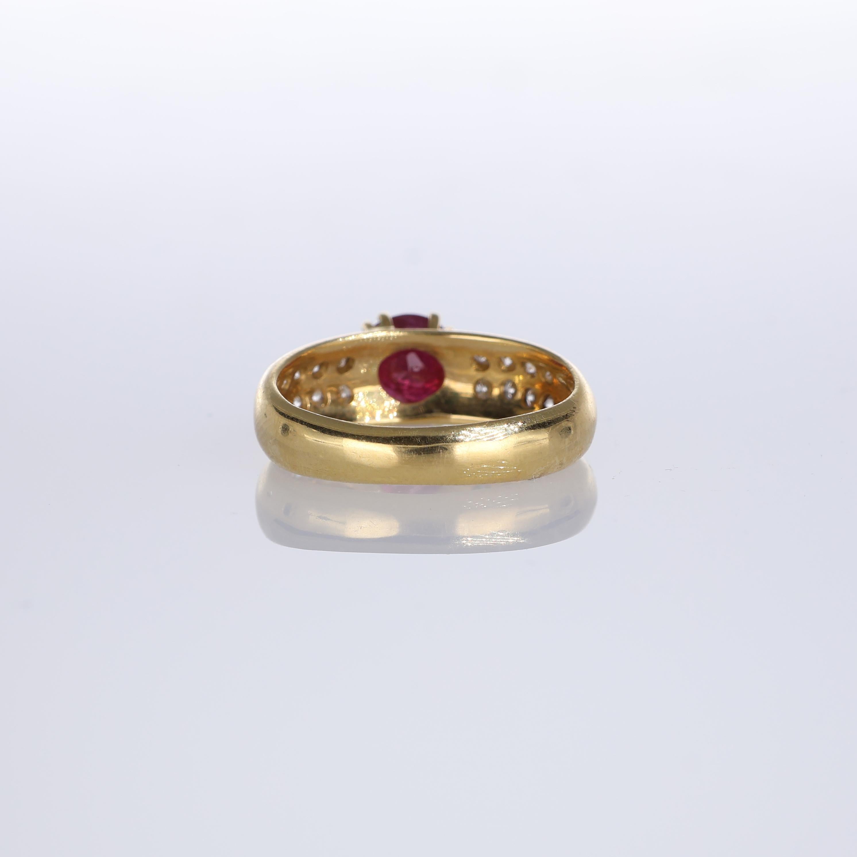 Women's or Men's 18K Yellow Gold Band Ring with Central Ruby and Diamond Pavé For Sale