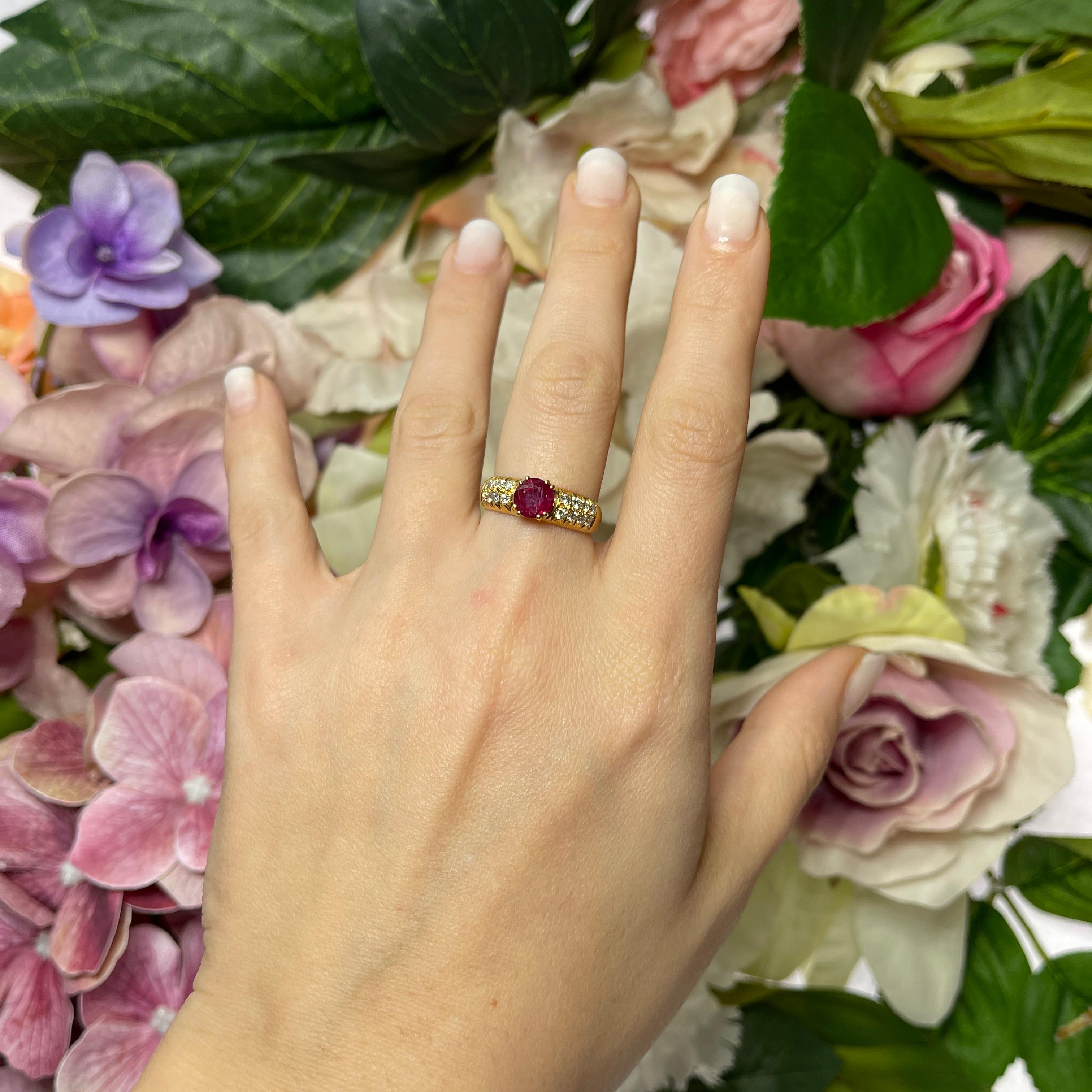 18K Yellow Gold Band Ring with Central Ruby and Diamond Pavé For Sale 1