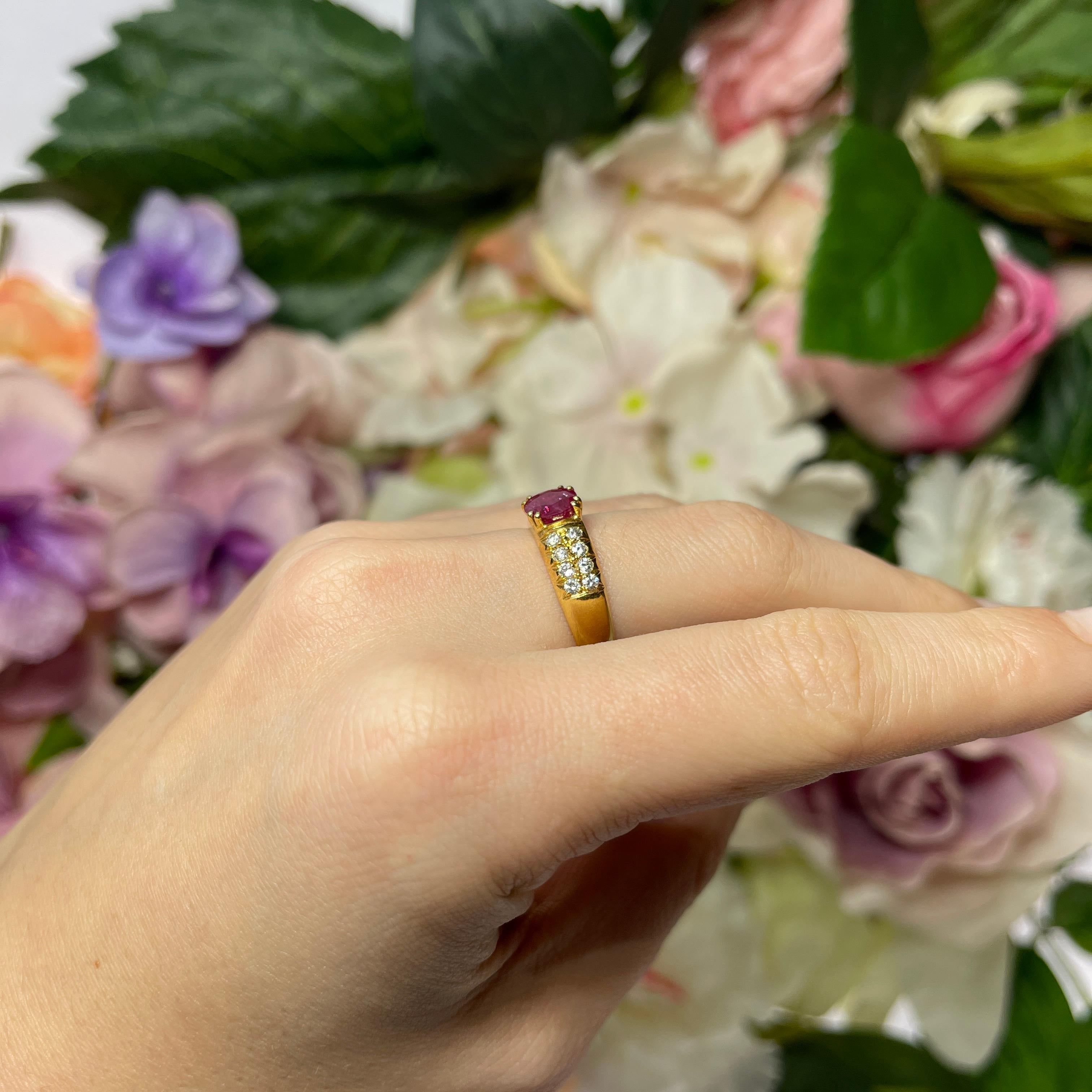 18K Yellow Gold Band Ring with Central Ruby and Diamond Pavé For Sale 4