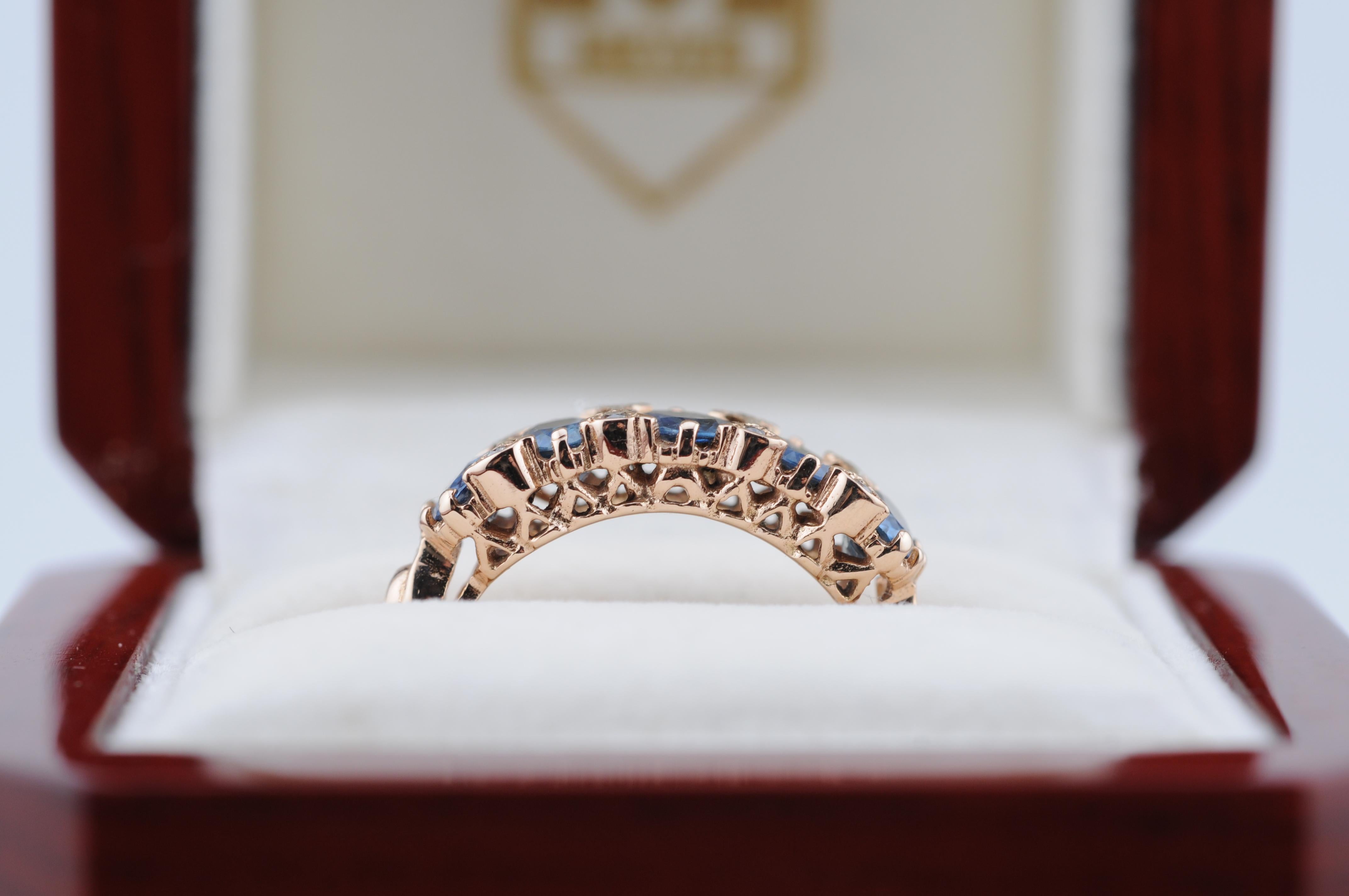 Taille ovale Bague en or jaune 18K avec saphirs bleus de Ceylan - Approx. 5ct en vente