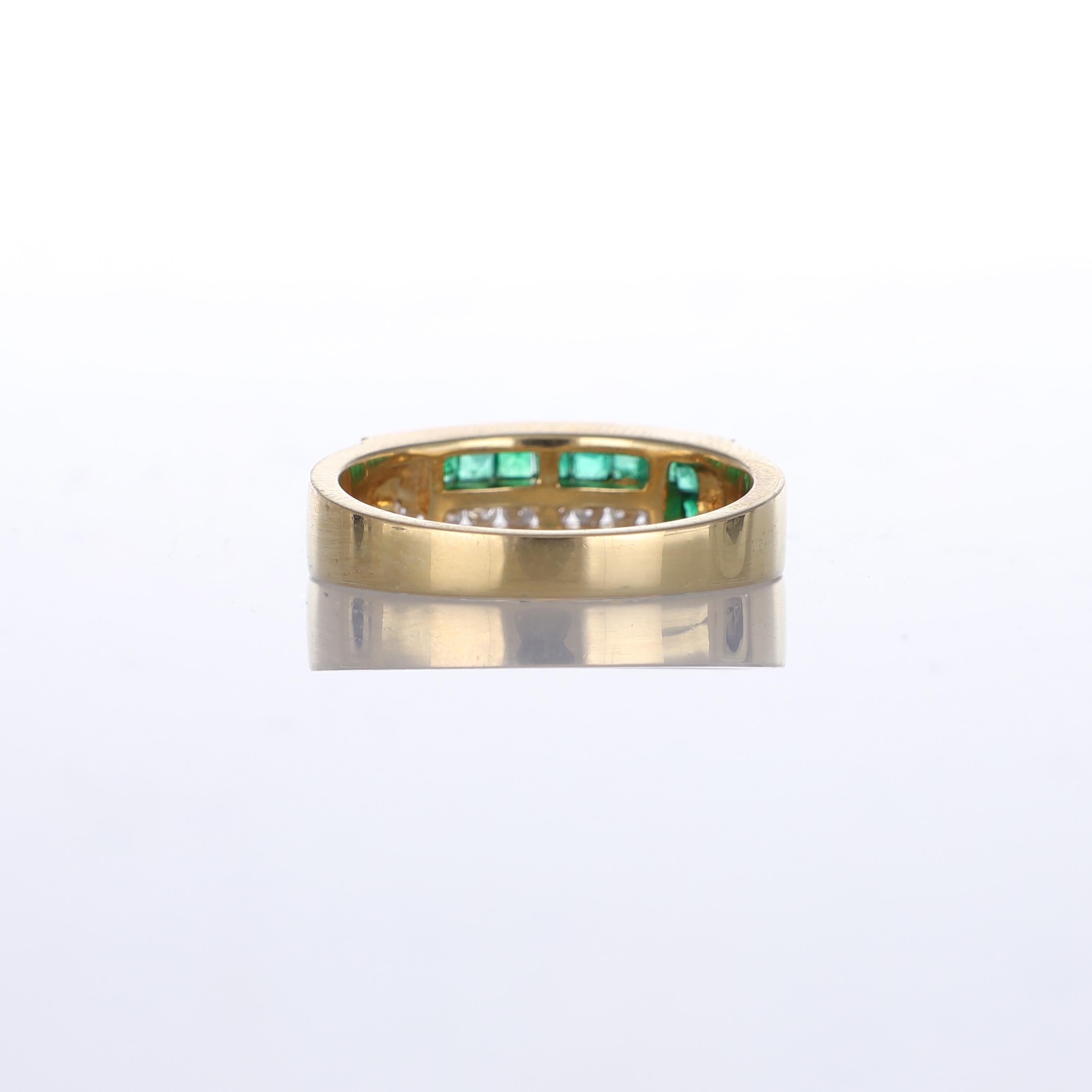 Women's or Men's 18k Yellow Gold Band Ring with Diamonds and Baguette-Cut Emeralds For Sale