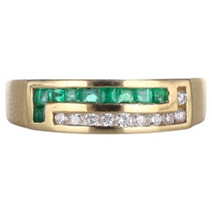 18 Karat Gelbgold Bandring mit Diamanten und Smaragden im Baguetteschliff