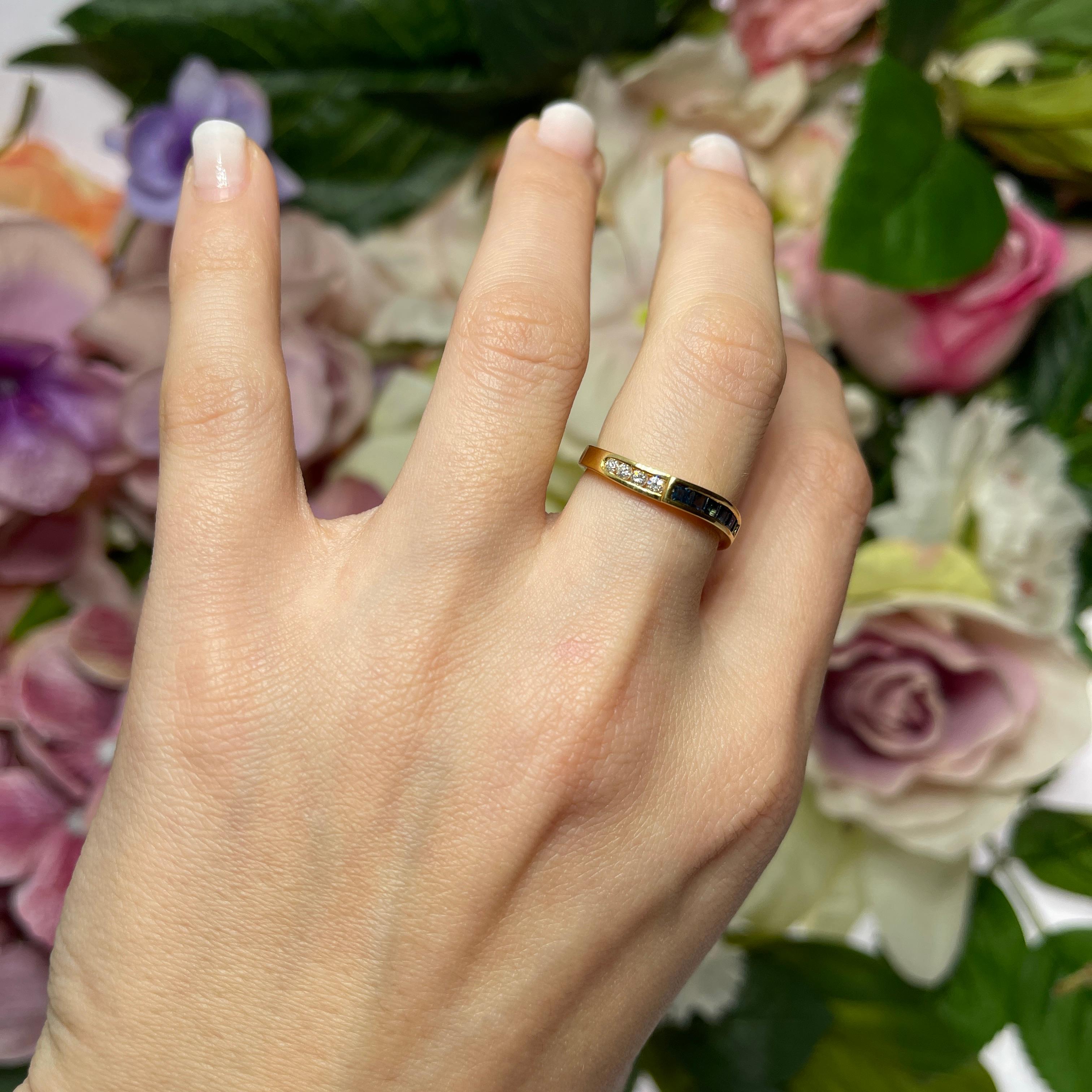 18K Yellow Gold Band Ring with Diamonds and Sapphire Baguettes For Sale 4