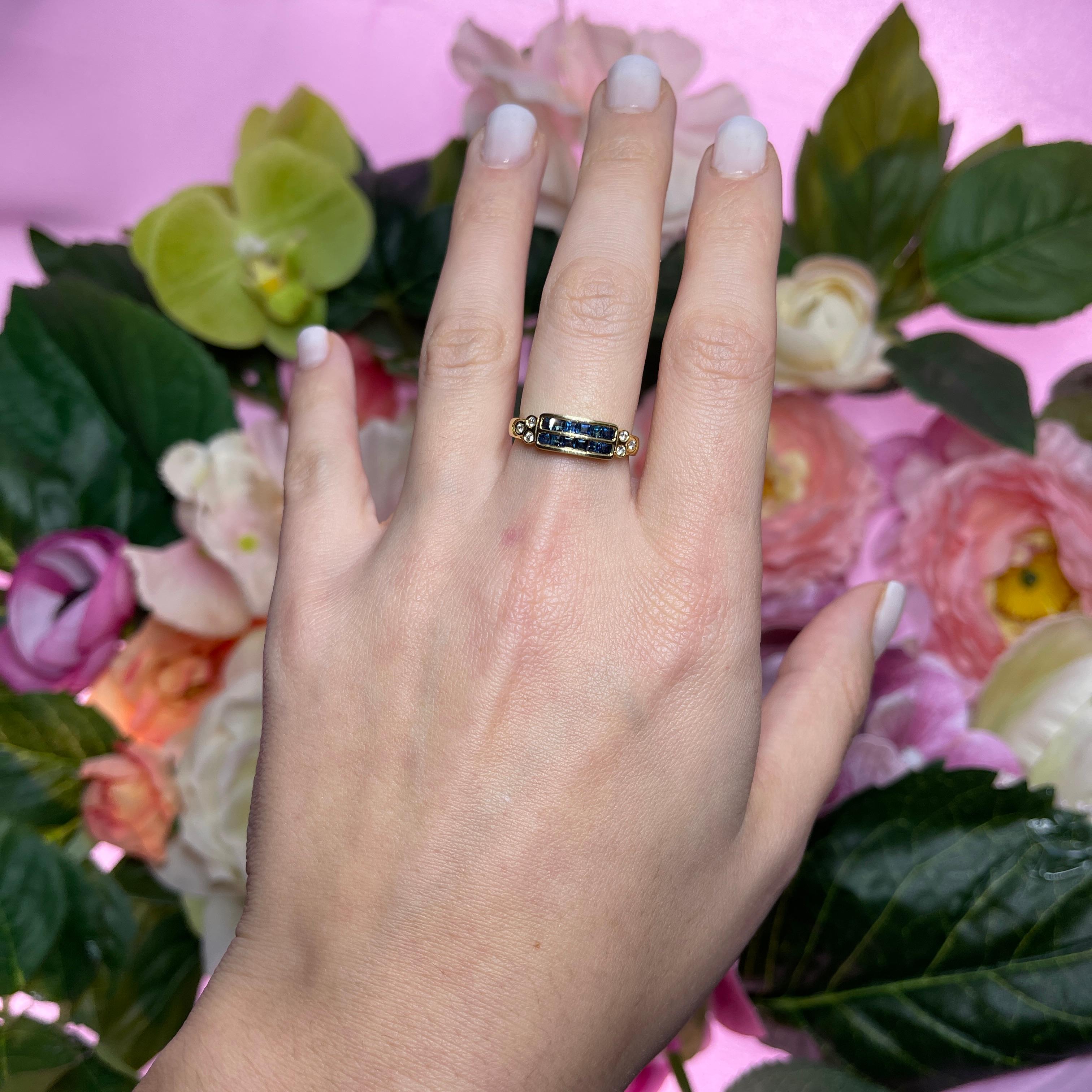 Women's or Men's 18k Yellow Gold Band Ring with Diamonds and Sapphire Rows For Sale