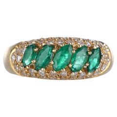 18k Gelbgold Bandring mit Smaragdnavetten und Diamantpavé