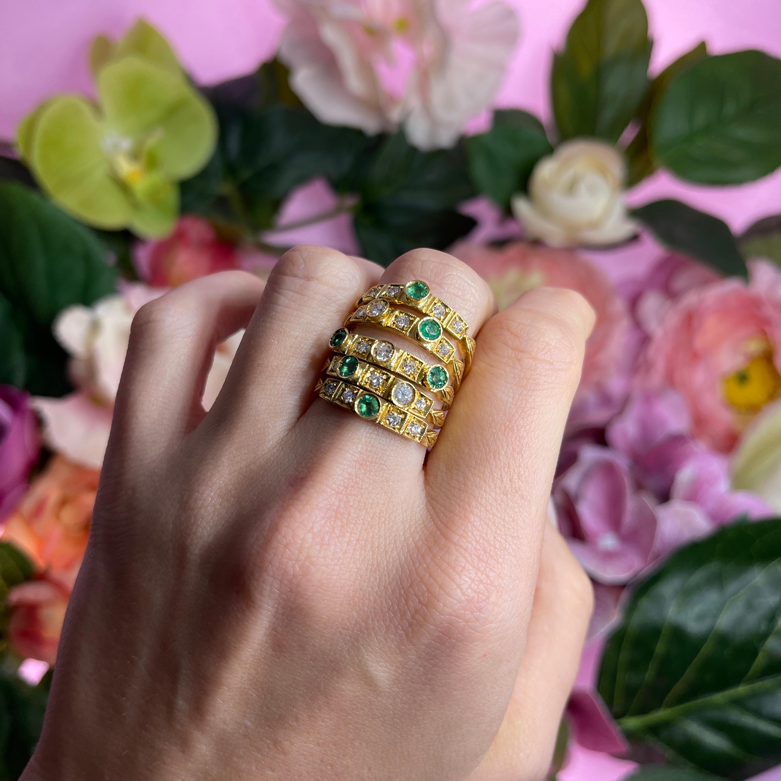 18k Yellow Gold Band Ring with Emeralds and Diamonds, Composed of 5 Stackable Ba For Sale 5