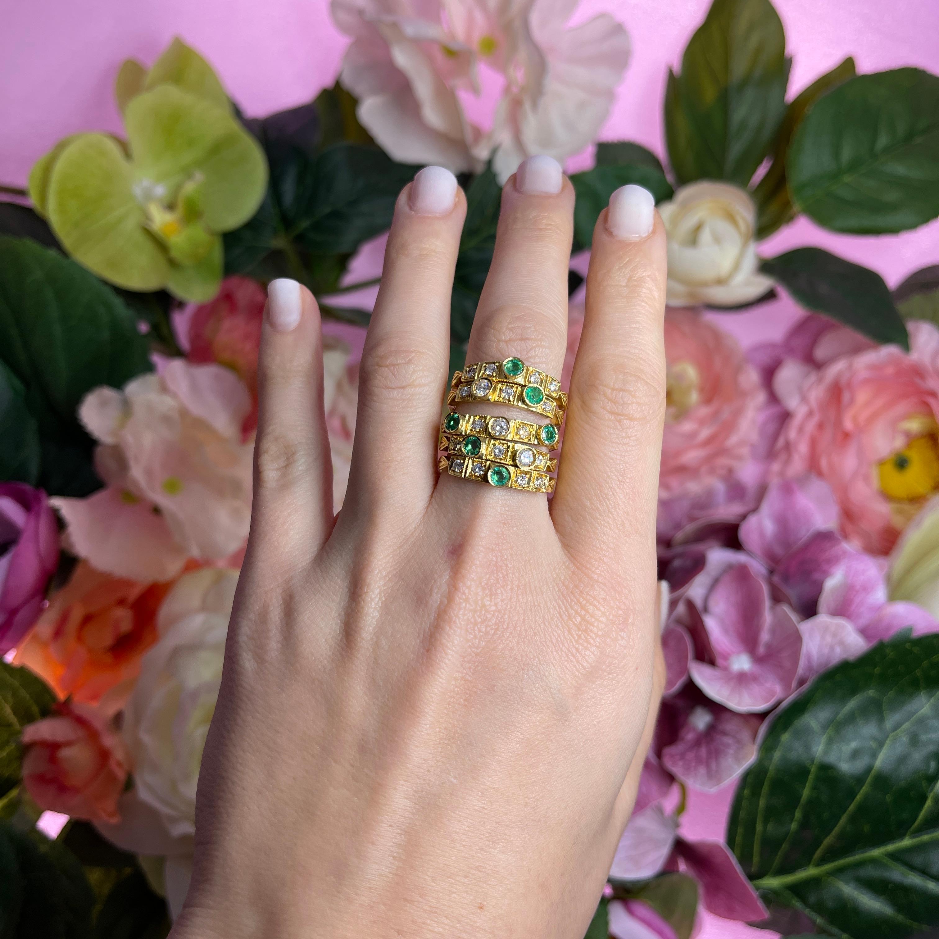 18k Yellow Gold Band Ring with Emeralds and Diamonds, Composed of 5 Stackable Ba For Sale 4