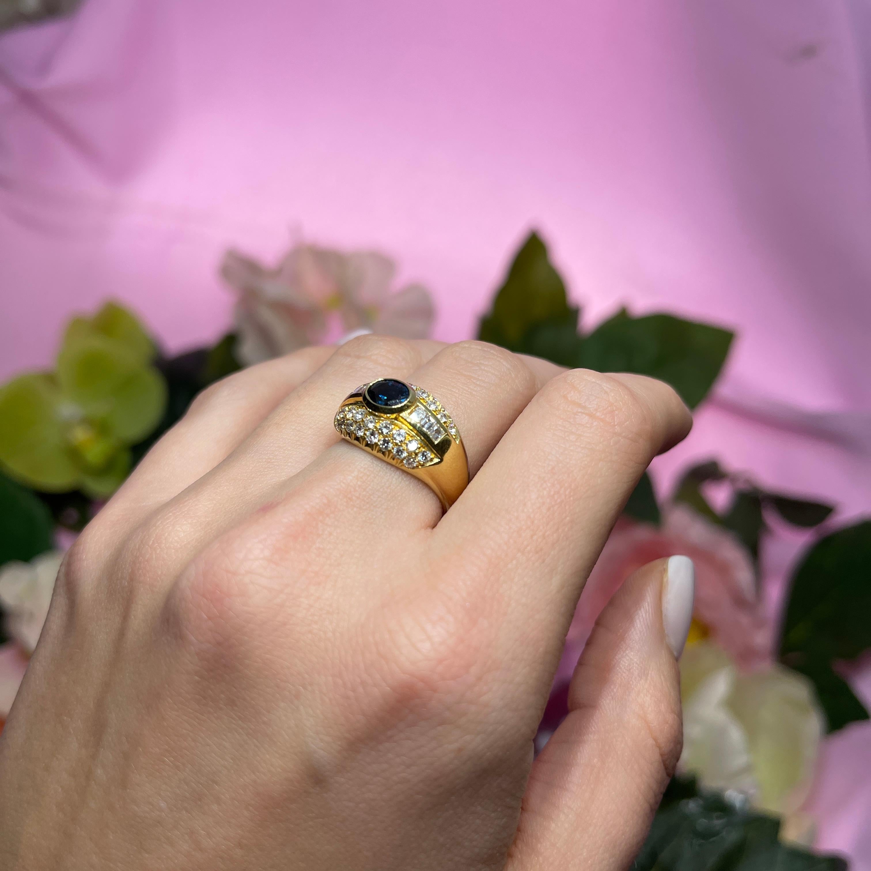 18k Yellow Gold Band Ring with Oval Sapphire and Diamond Pavé For Sale 3