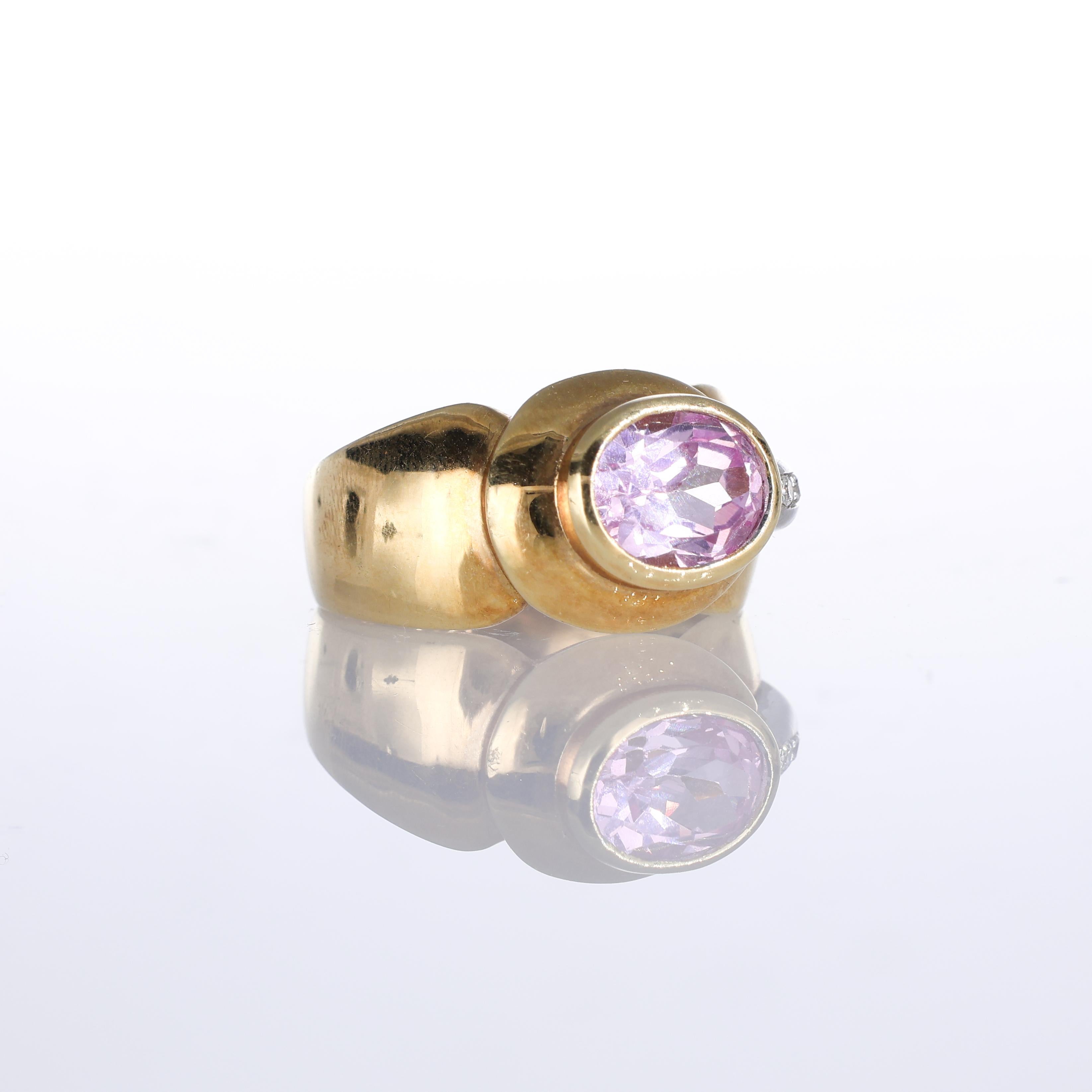 18 Karat Gelbgold Bandring mit rosa Turmalin und Diamanten (Brillantschliff) im Angebot