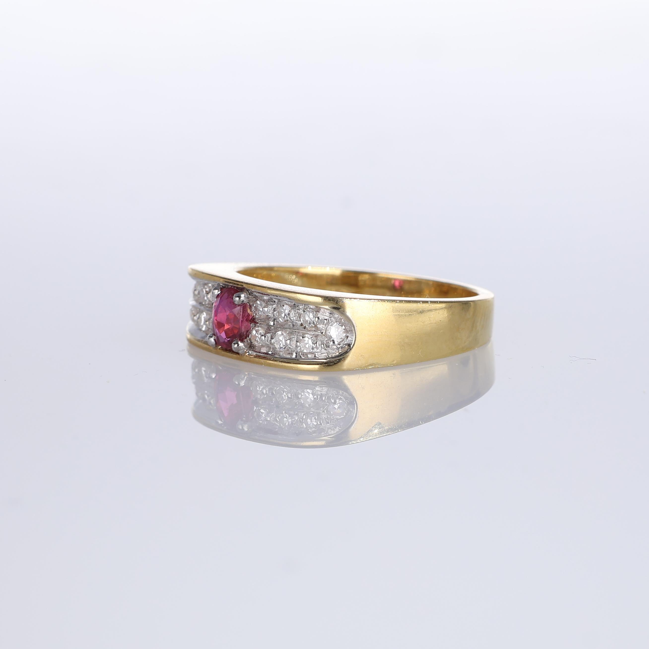 18K Yellow Gold Band Ring with Ruby and Diamond Pavé In New Condition For Sale In Bergamo, BG