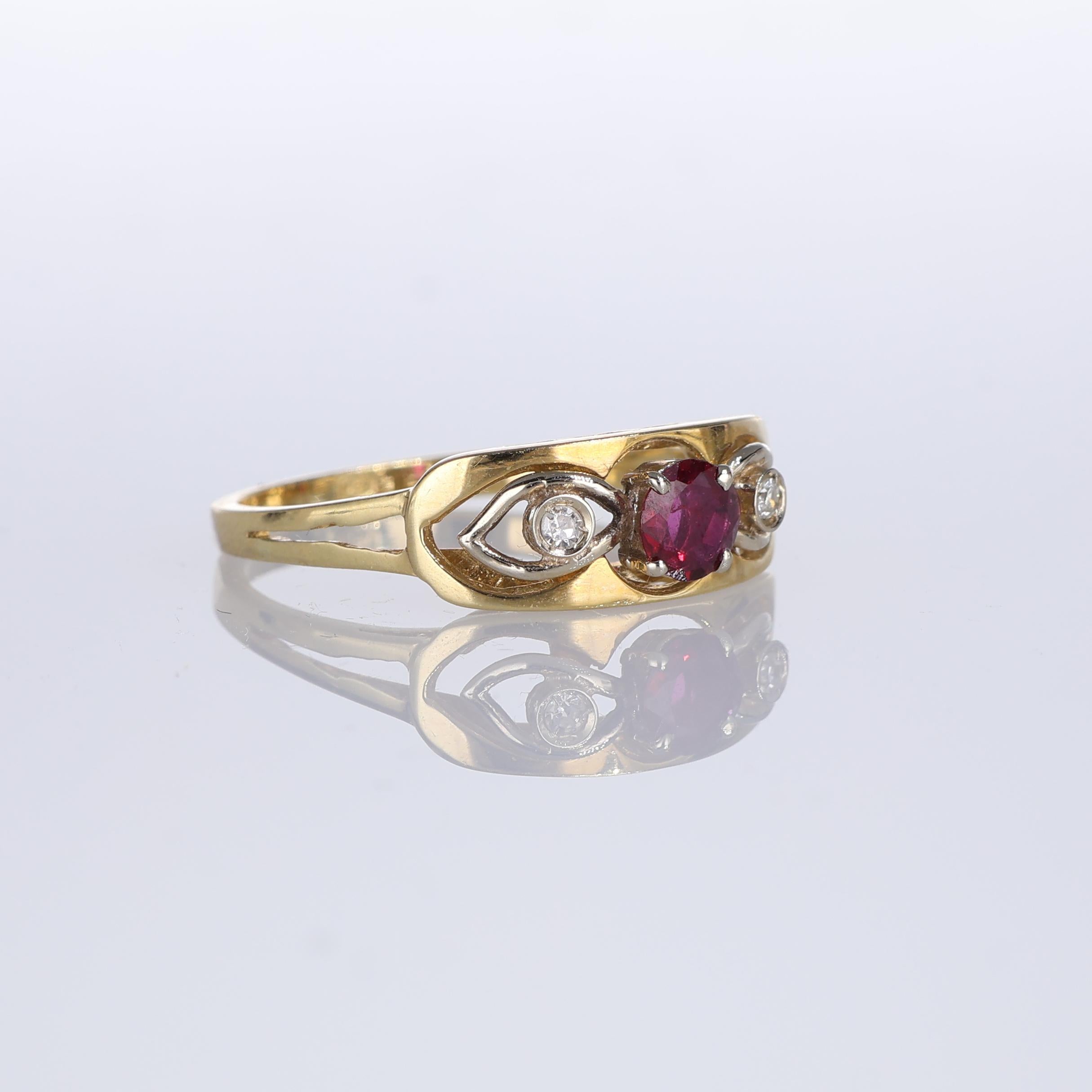 Brilliant Cut 18K Yellow Gold Band Ring with Ruby and Diamonds For Sale