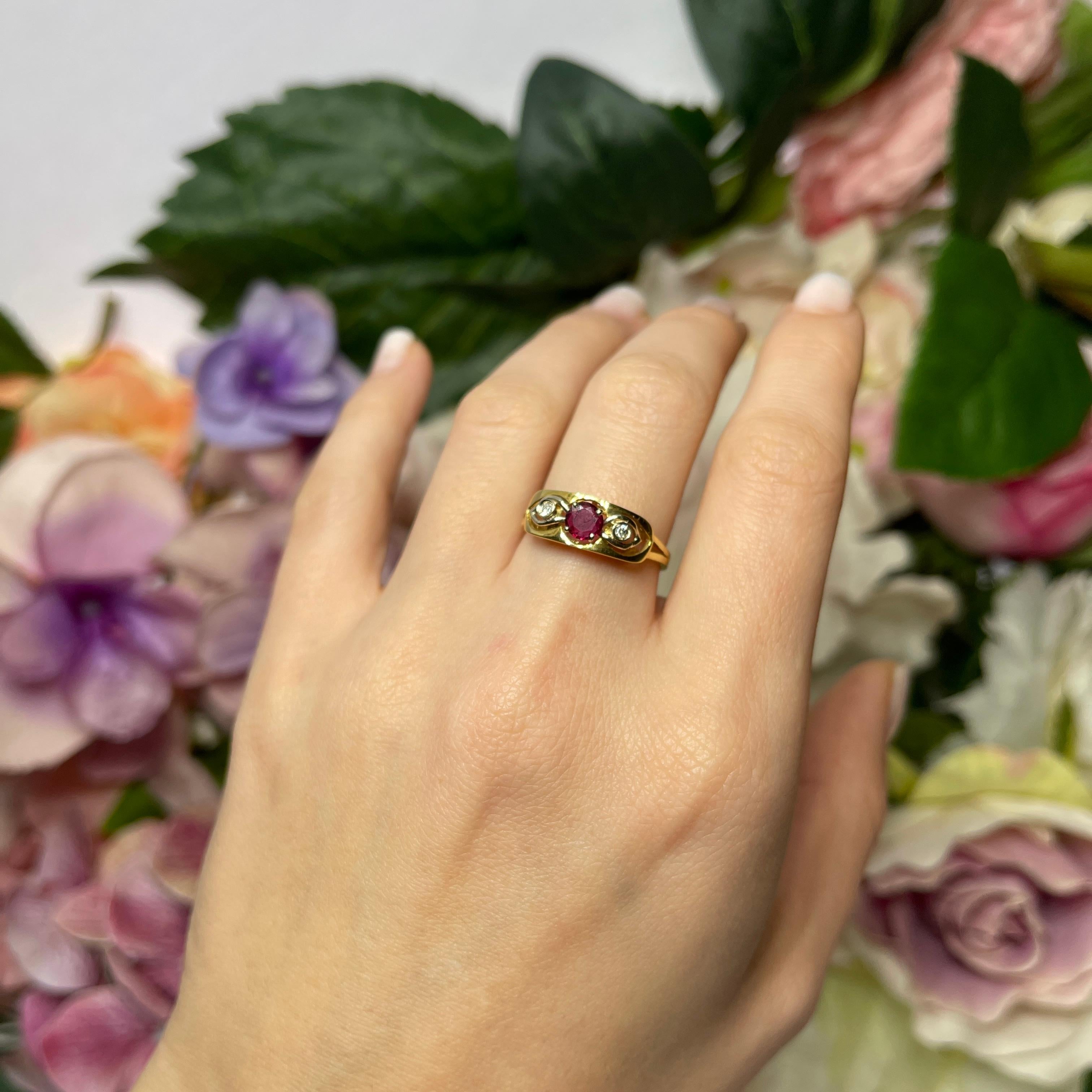 18K Yellow Gold Band Ring with Ruby and Diamonds For Sale 2