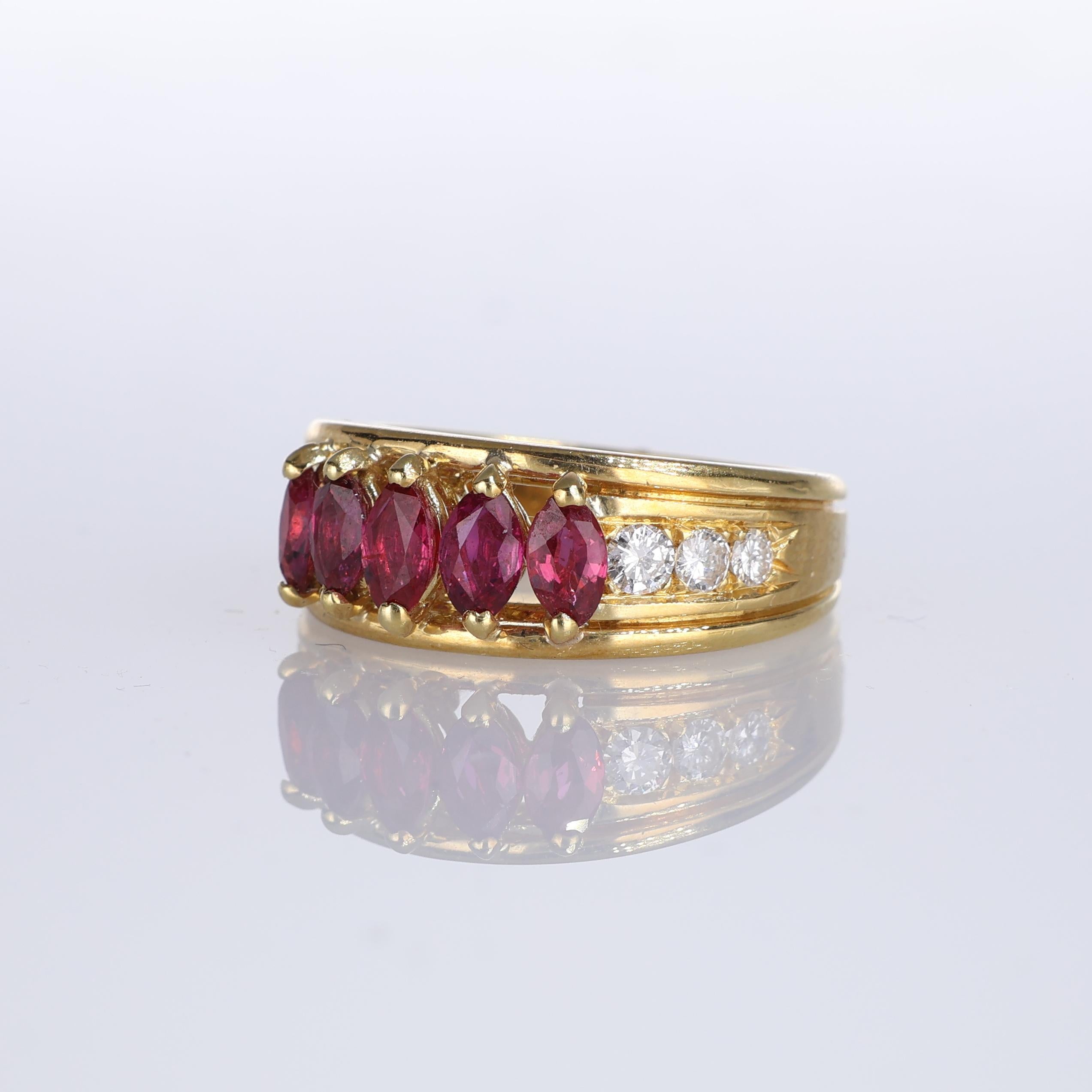 18K Yellow Gold Band Ring with Ruby Navettes and Diamond Pavé In New Condition For Sale In Bergamo, BG