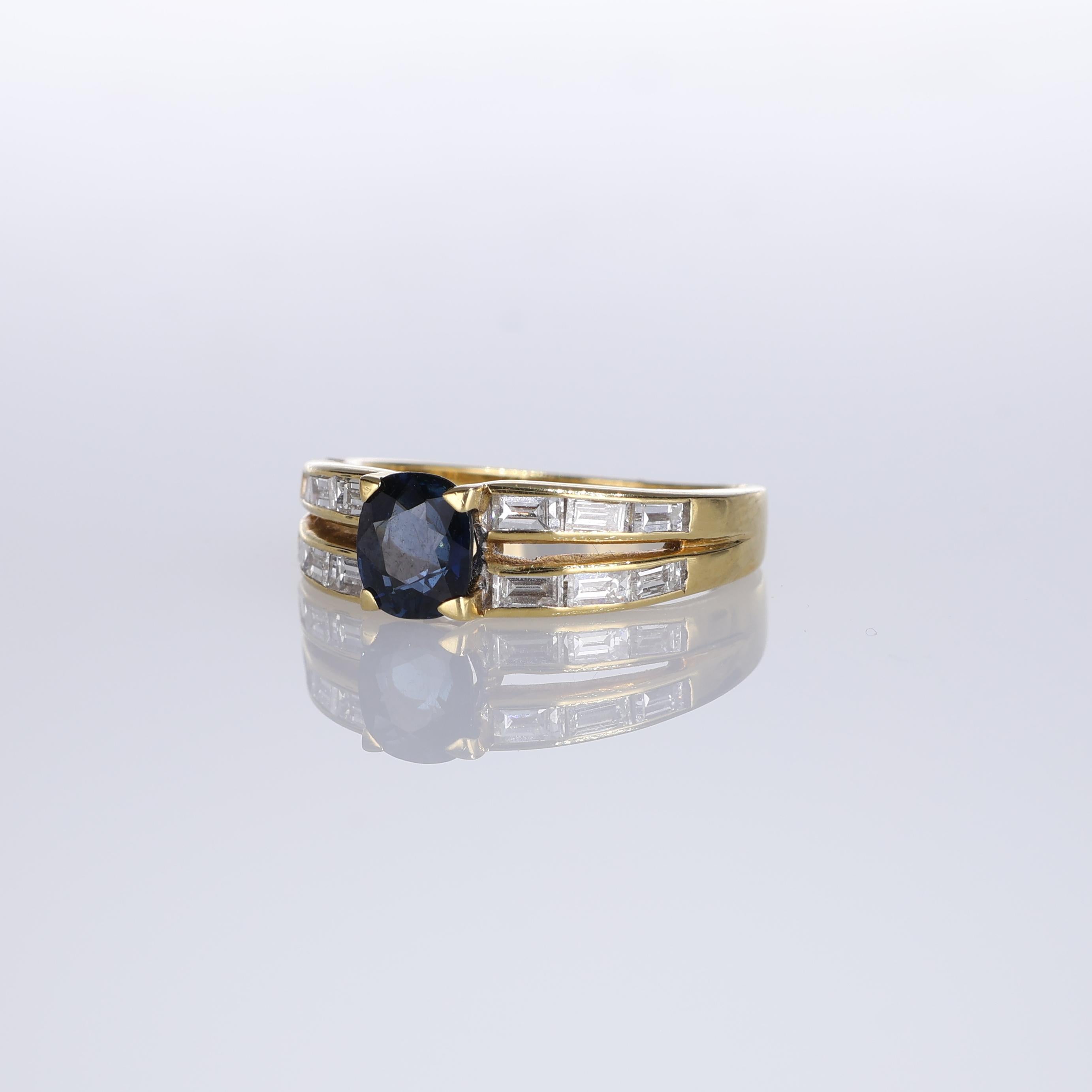 18K Yellow Gold Band Ring with Sapphire and Baguette Diamonds In New Condition For Sale In Bergamo, BG