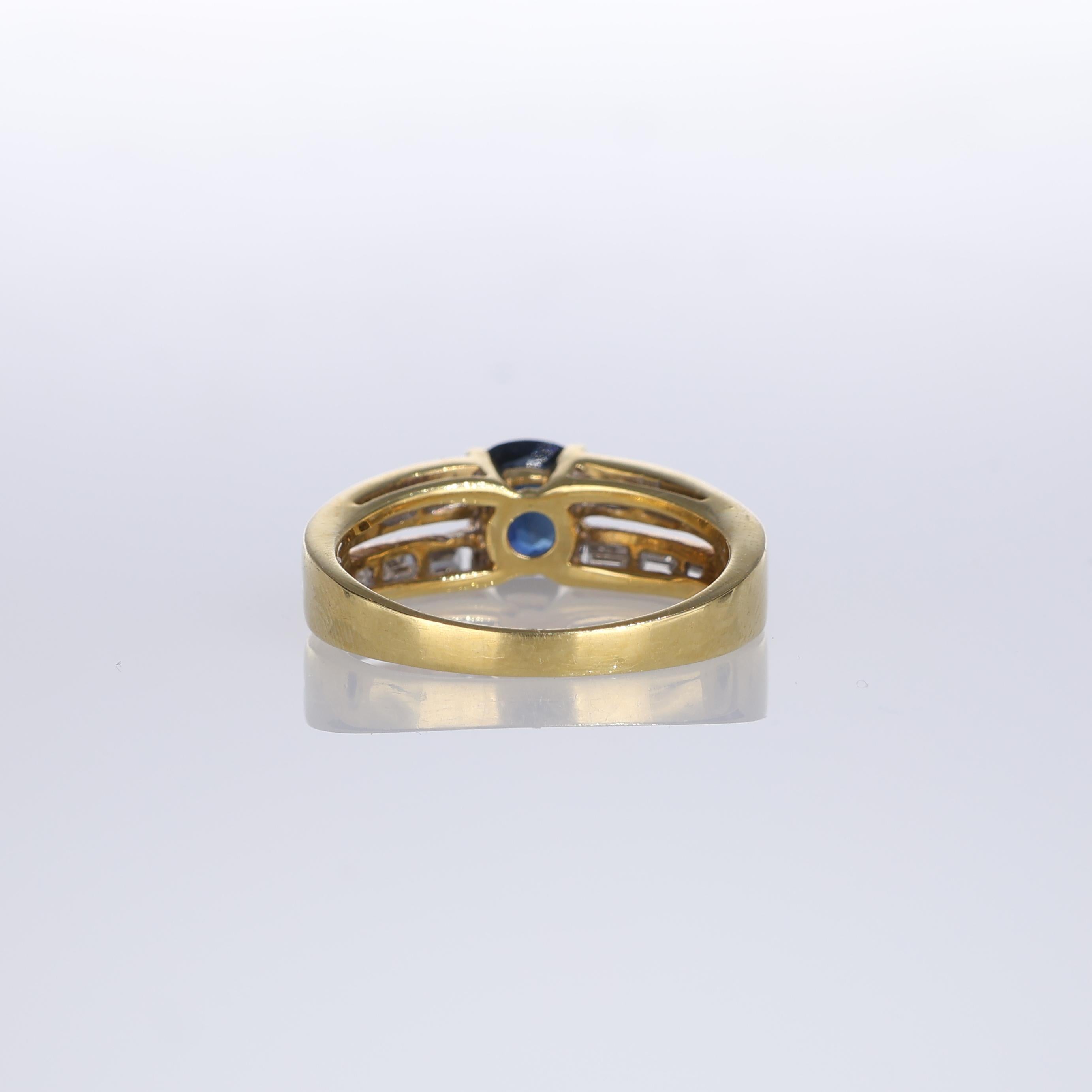 Women's or Men's 18K Yellow Gold Band Ring with Sapphire and Baguette Diamonds For Sale