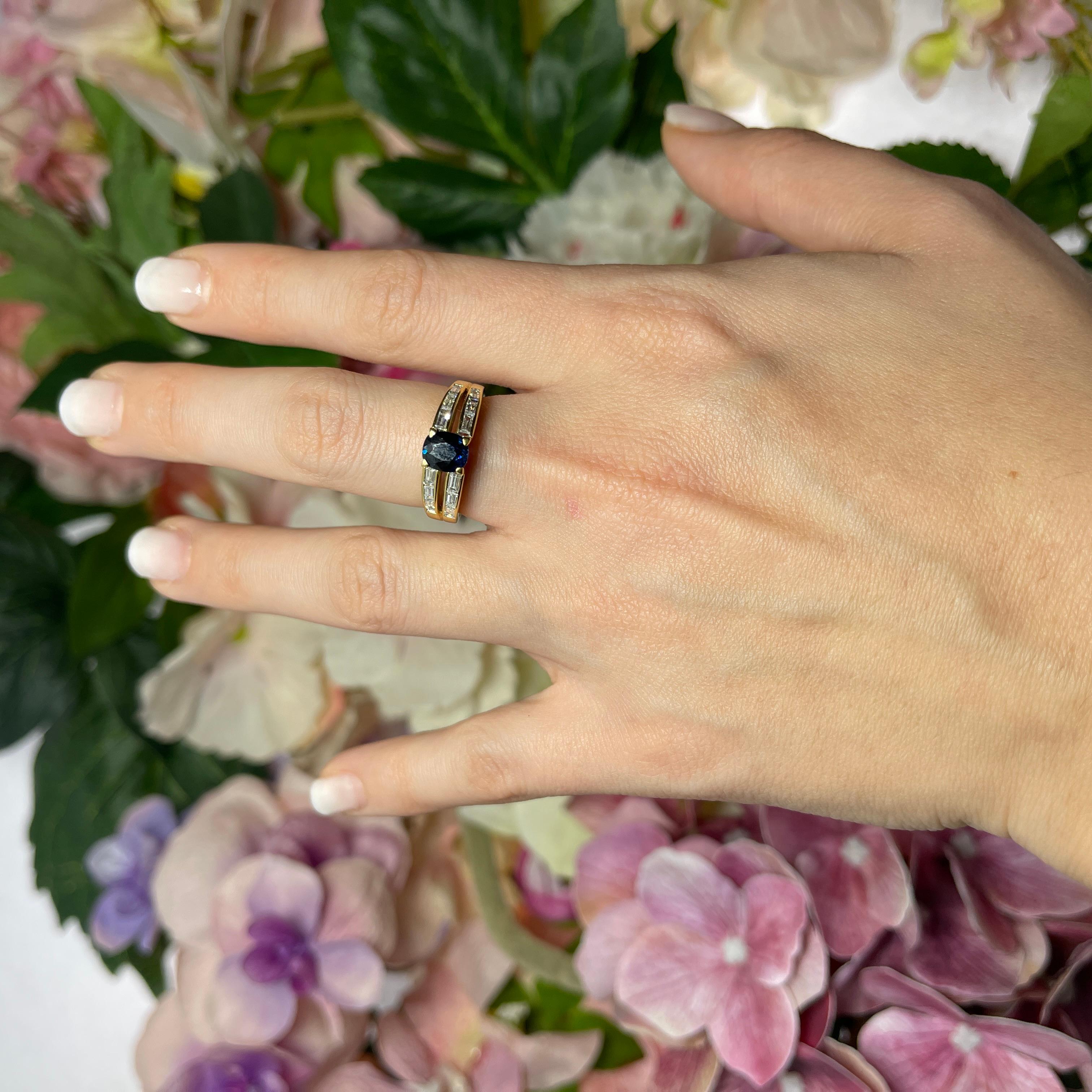 18K Yellow Gold Band Ring with Sapphire and Baguette Diamonds For Sale 1