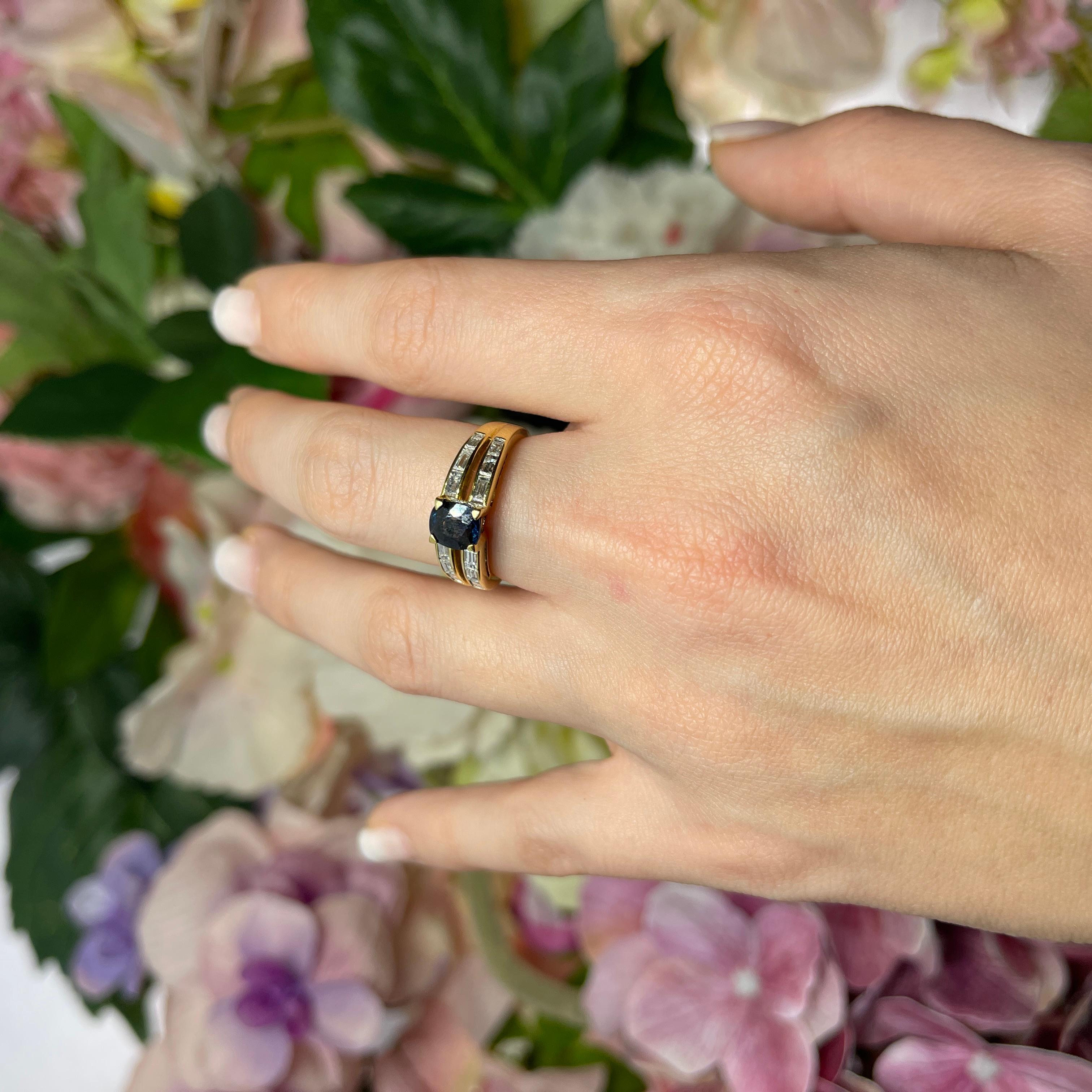 18K Yellow Gold Band Ring with Sapphire and Baguette Diamonds For Sale 2