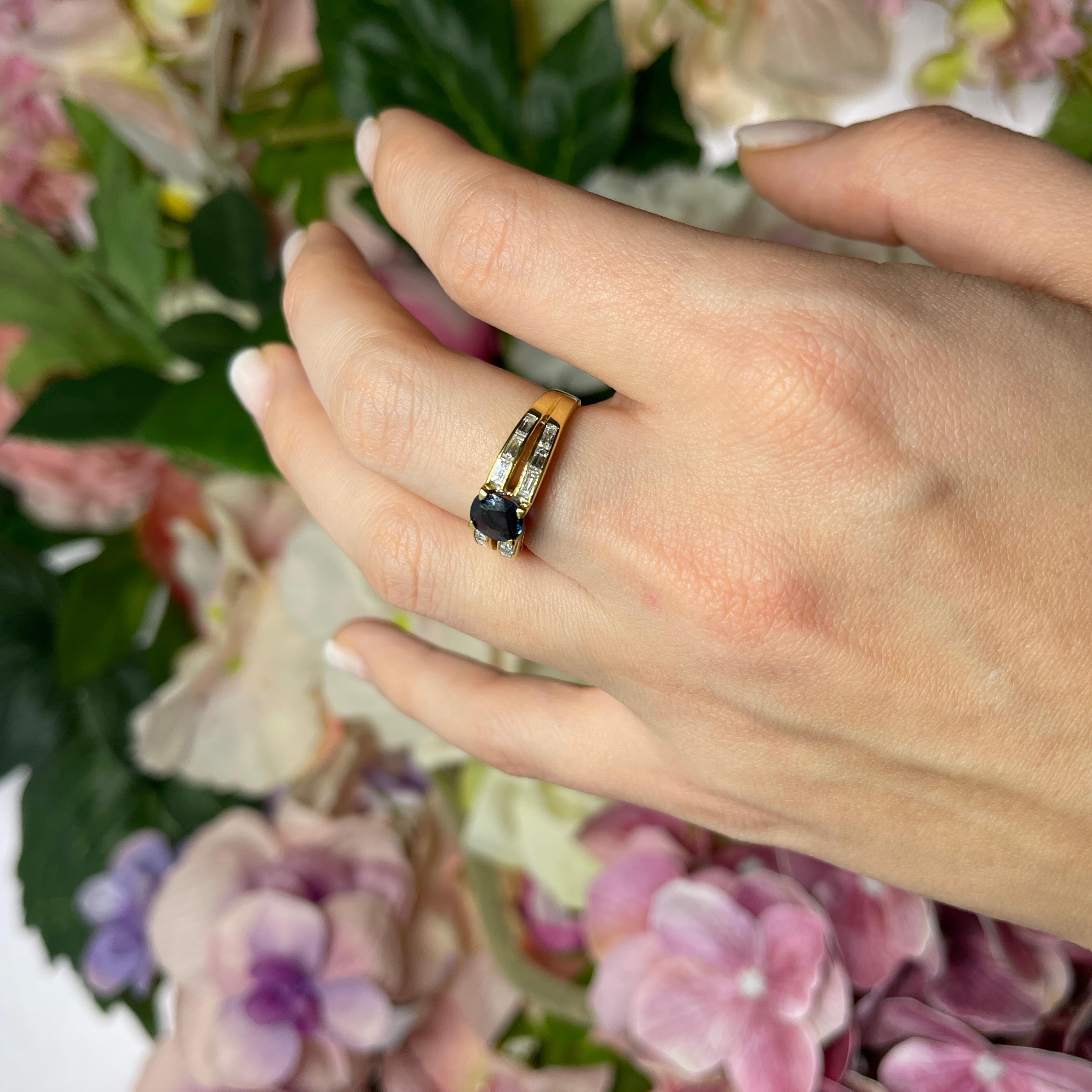 18K Yellow Gold Band Ring with Sapphire and Baguette Diamonds For Sale 3