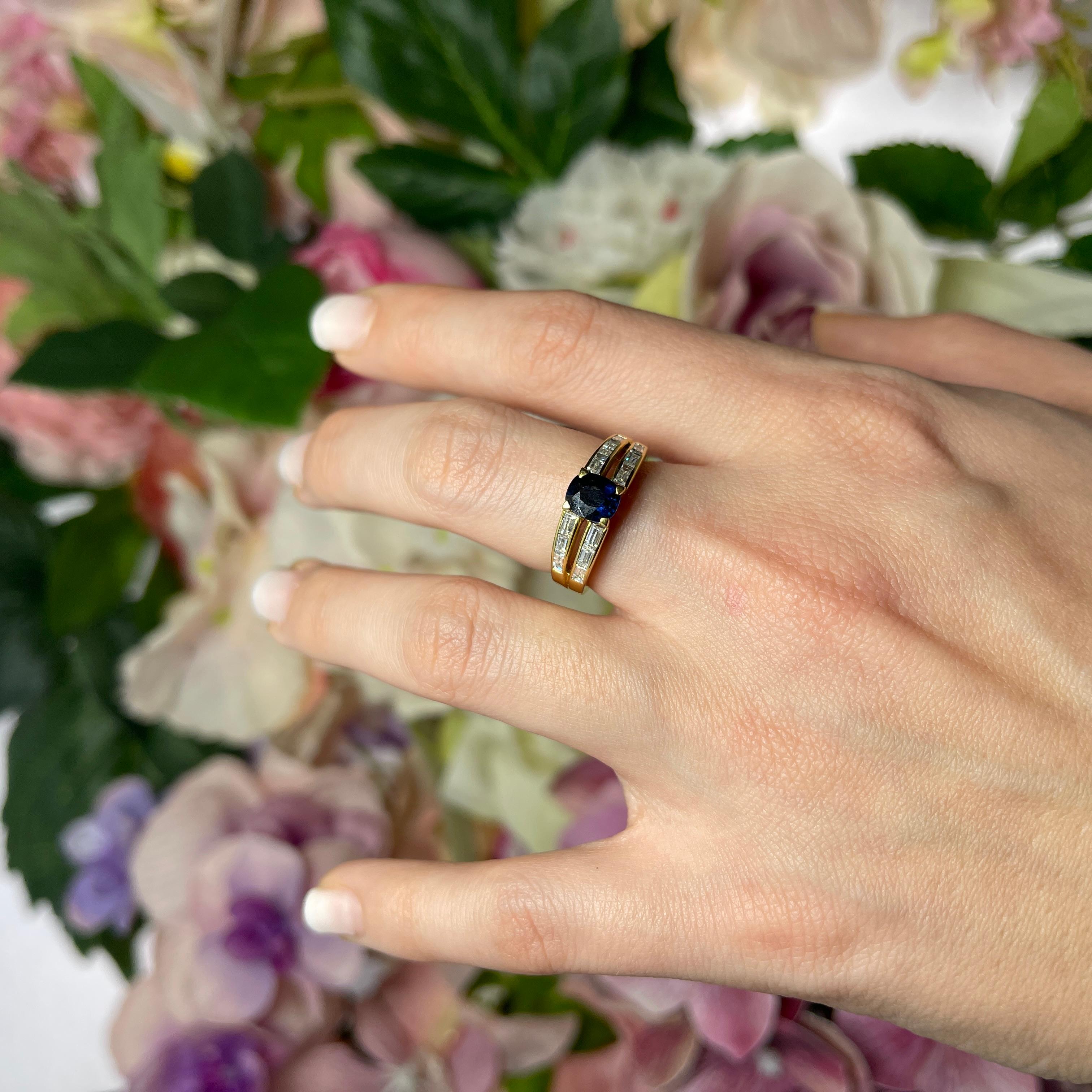 18K Yellow Gold Band Ring with Sapphire and Baguette Diamonds For Sale 4