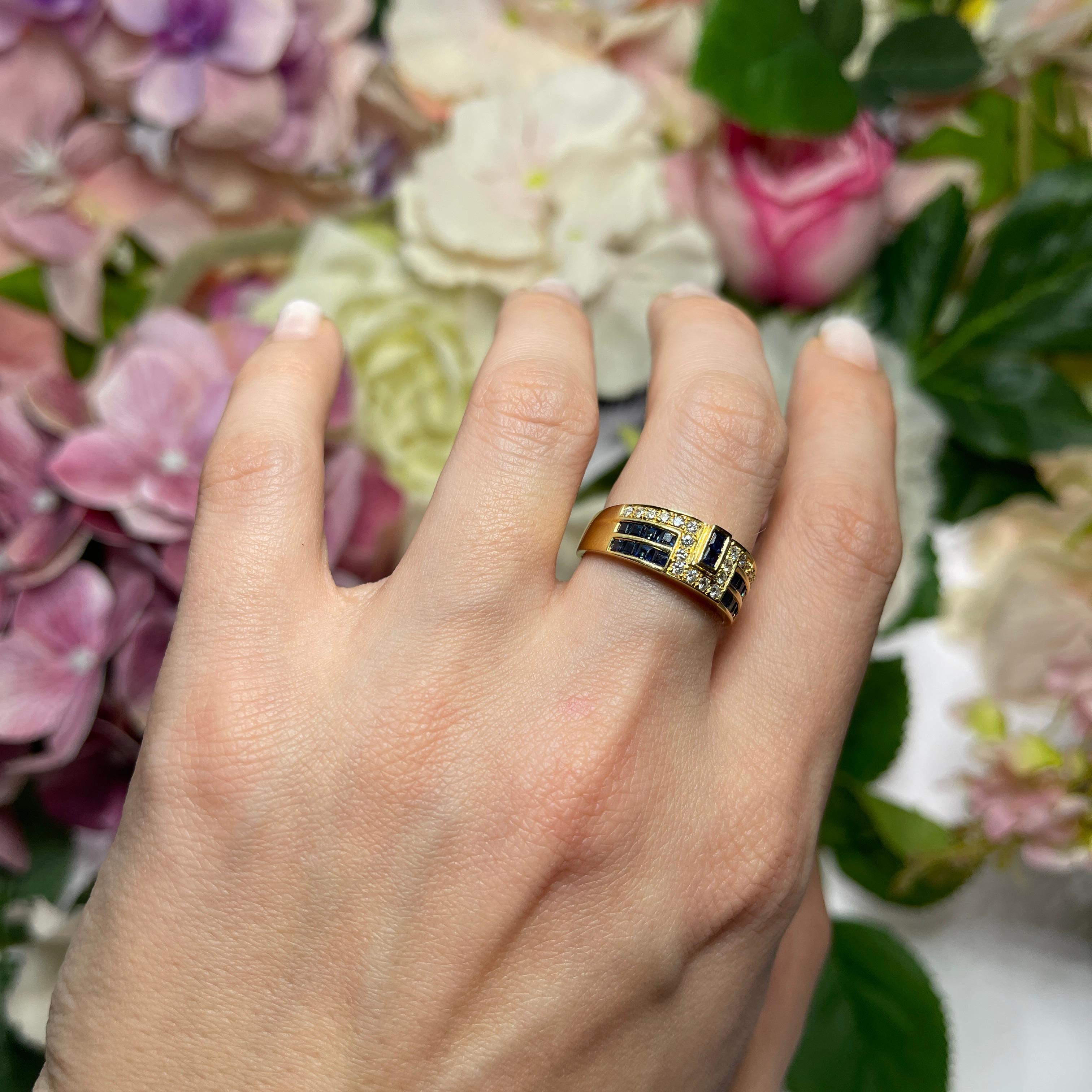 Bague jonc en or jaune 18 carats avec saphirs et diamants en vente 4