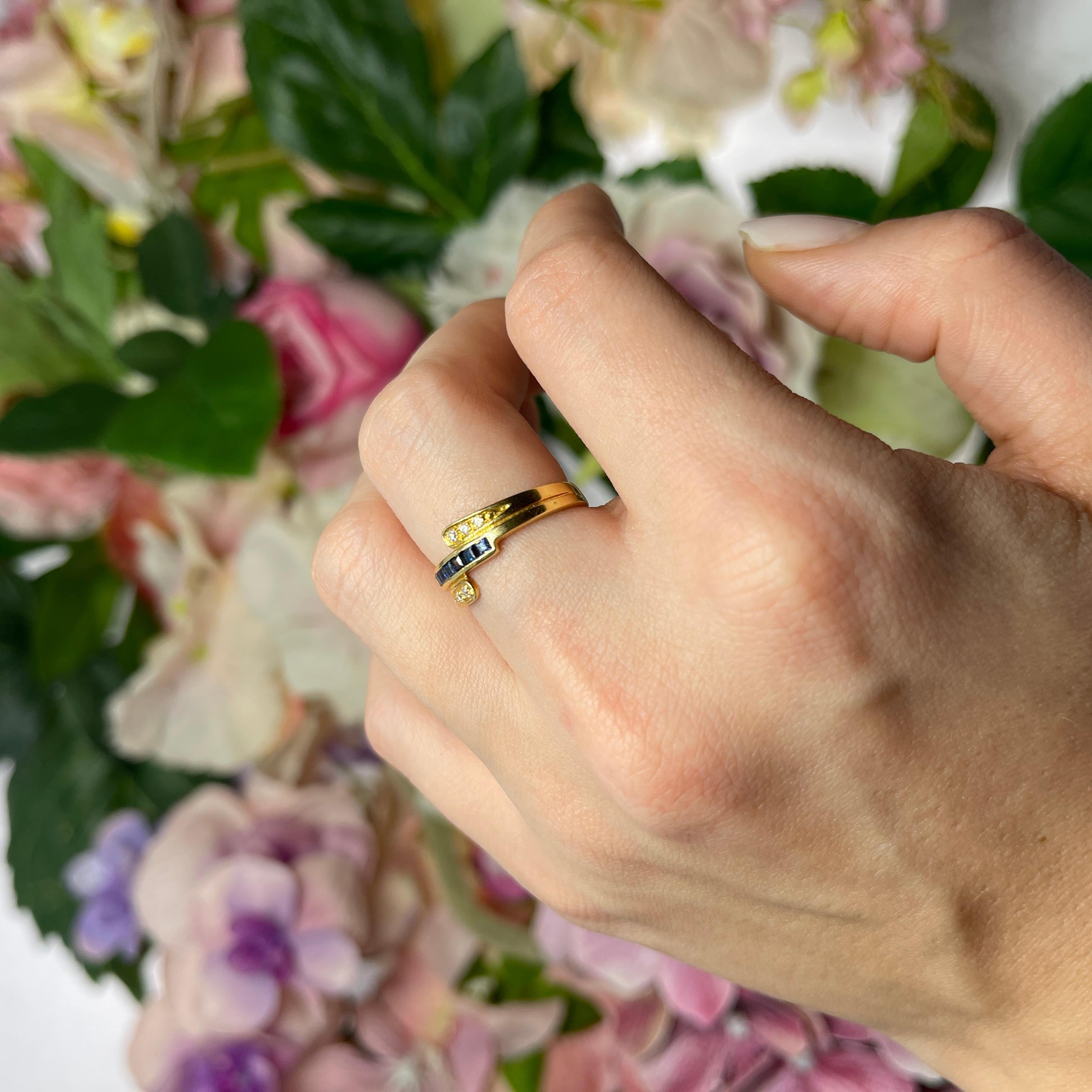 18K Yellow Gold Band Ring with Sapphires and Diamonds For Sale 4