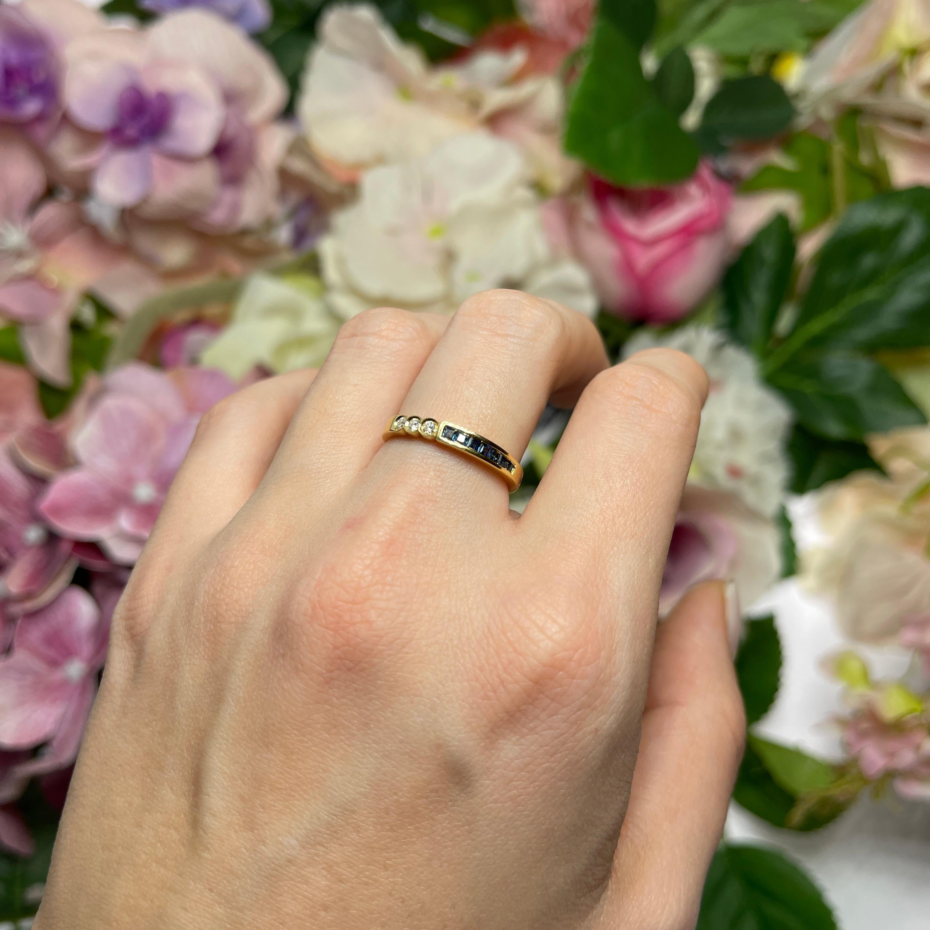 18K Yellow Gold Band with Diamonds and Sapphires For Sale 2
