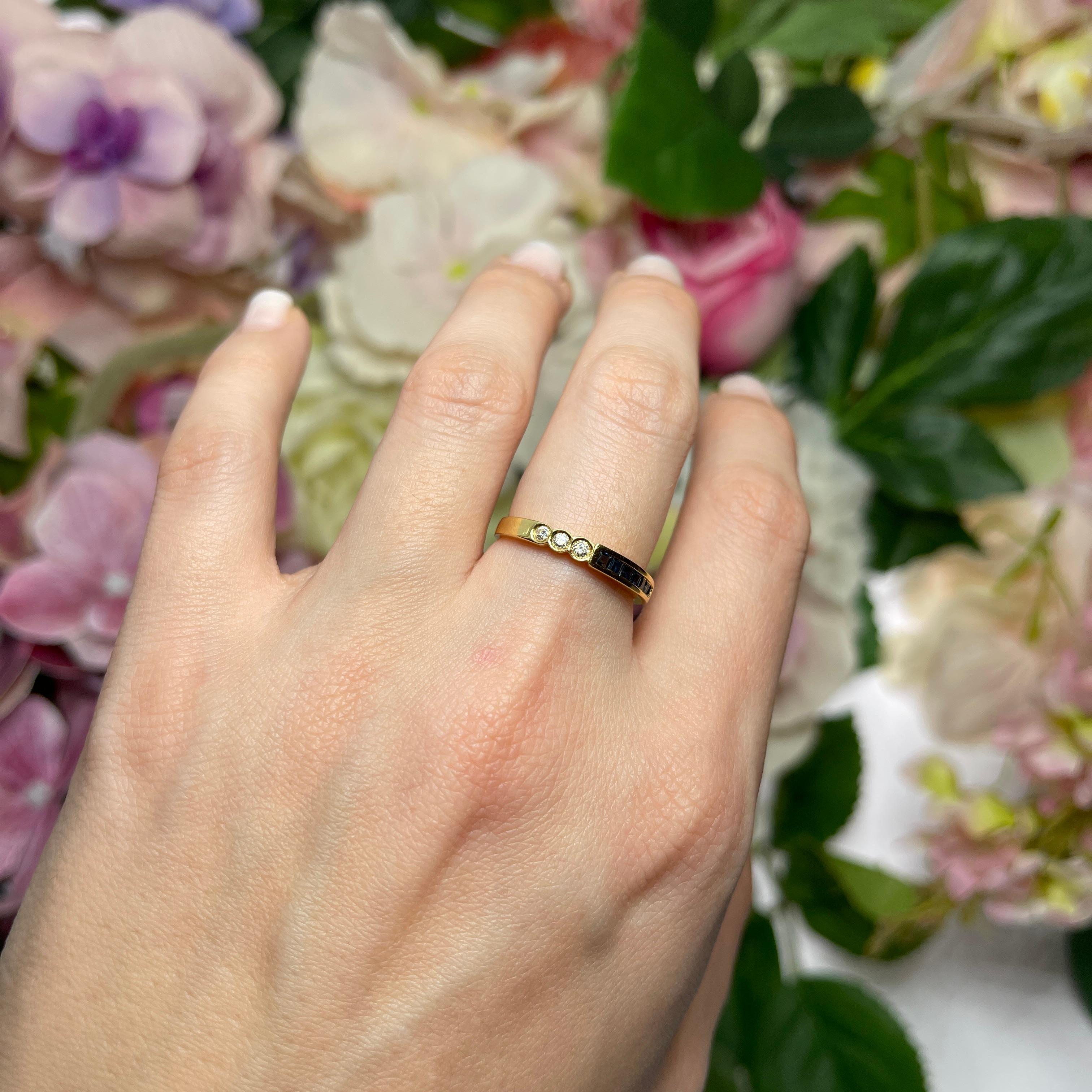 18K Yellow Gold Band with Diamonds and Sapphires For Sale 4