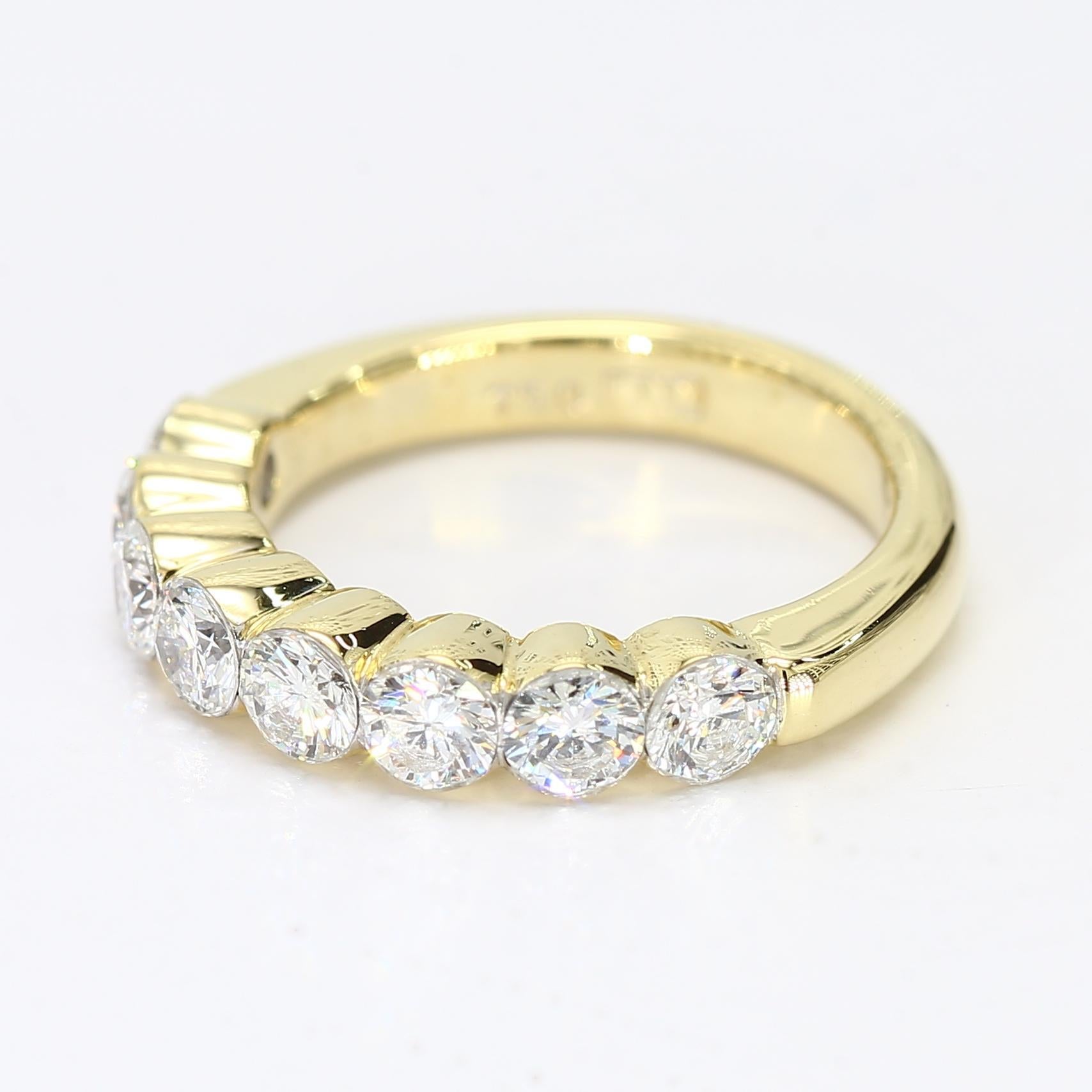 18k Yellow Gold Band with Eight Bezel Set Diamonds - Size 4 In condizioni buone in vendita a Scottsdale, AZ