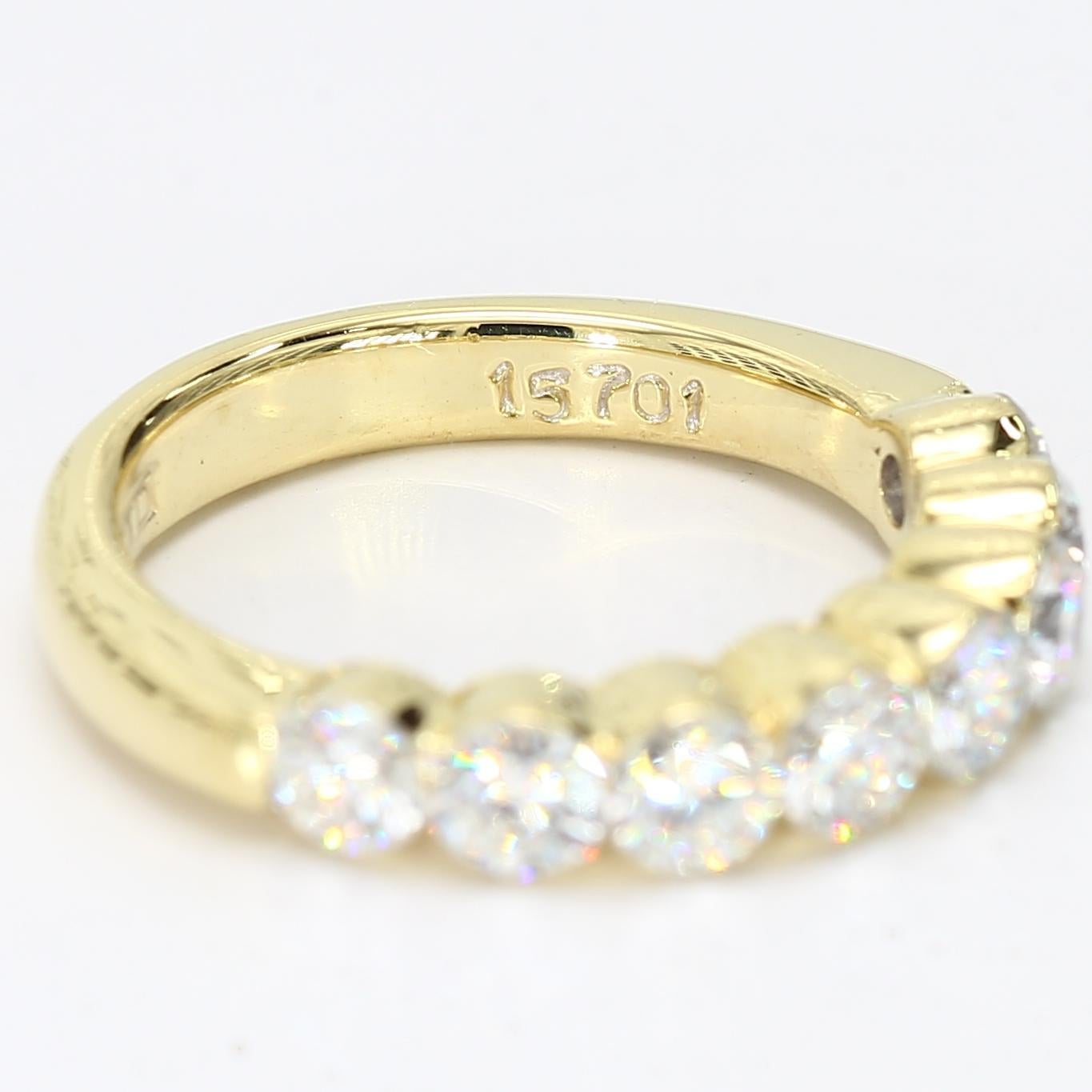 18k Yellow Gold Band with Eight Bezel Set Diamonds - Size 4 in vendita 1