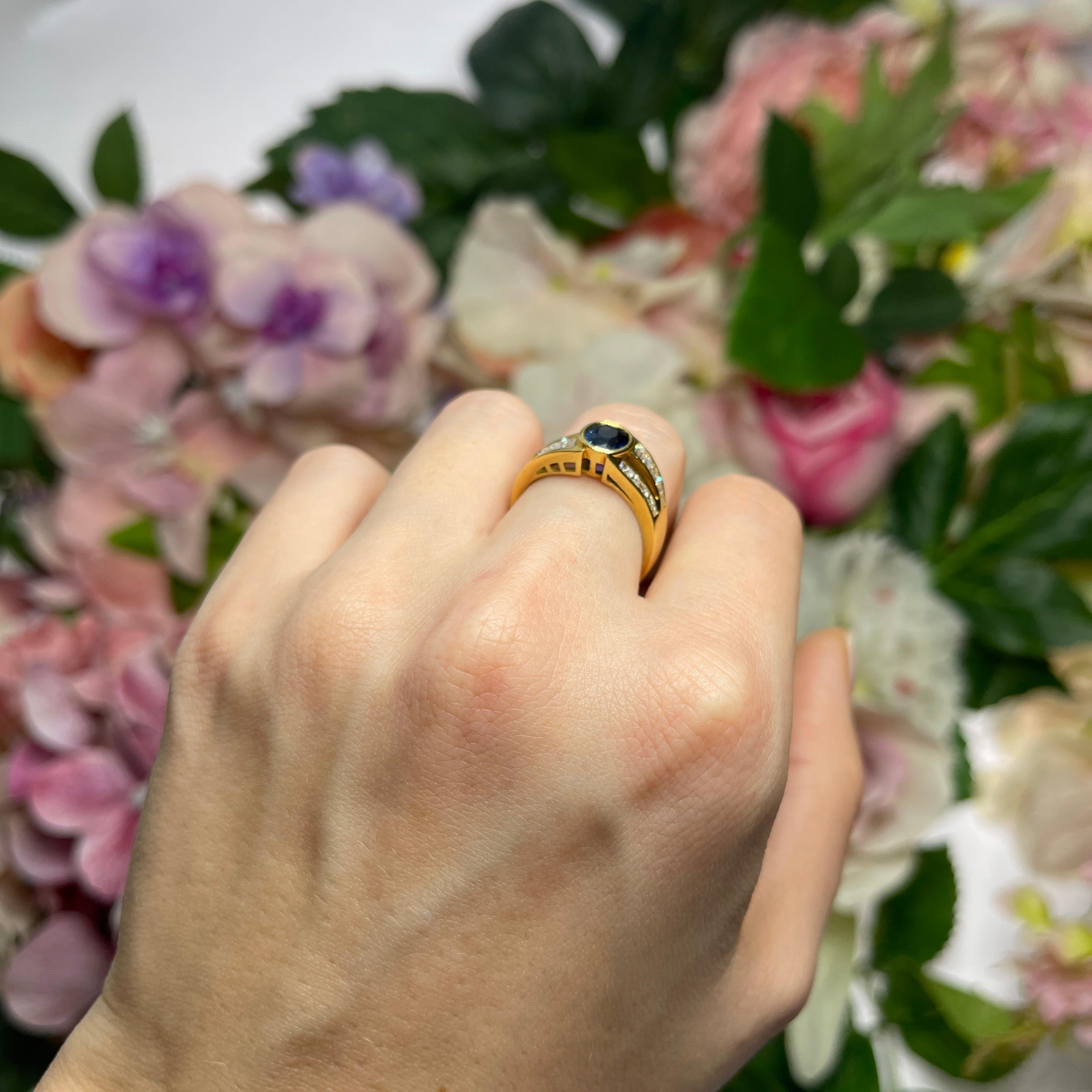 18K Yellow Gold Band with Oval Sapphire and Baguette Diamonds For Sale 5