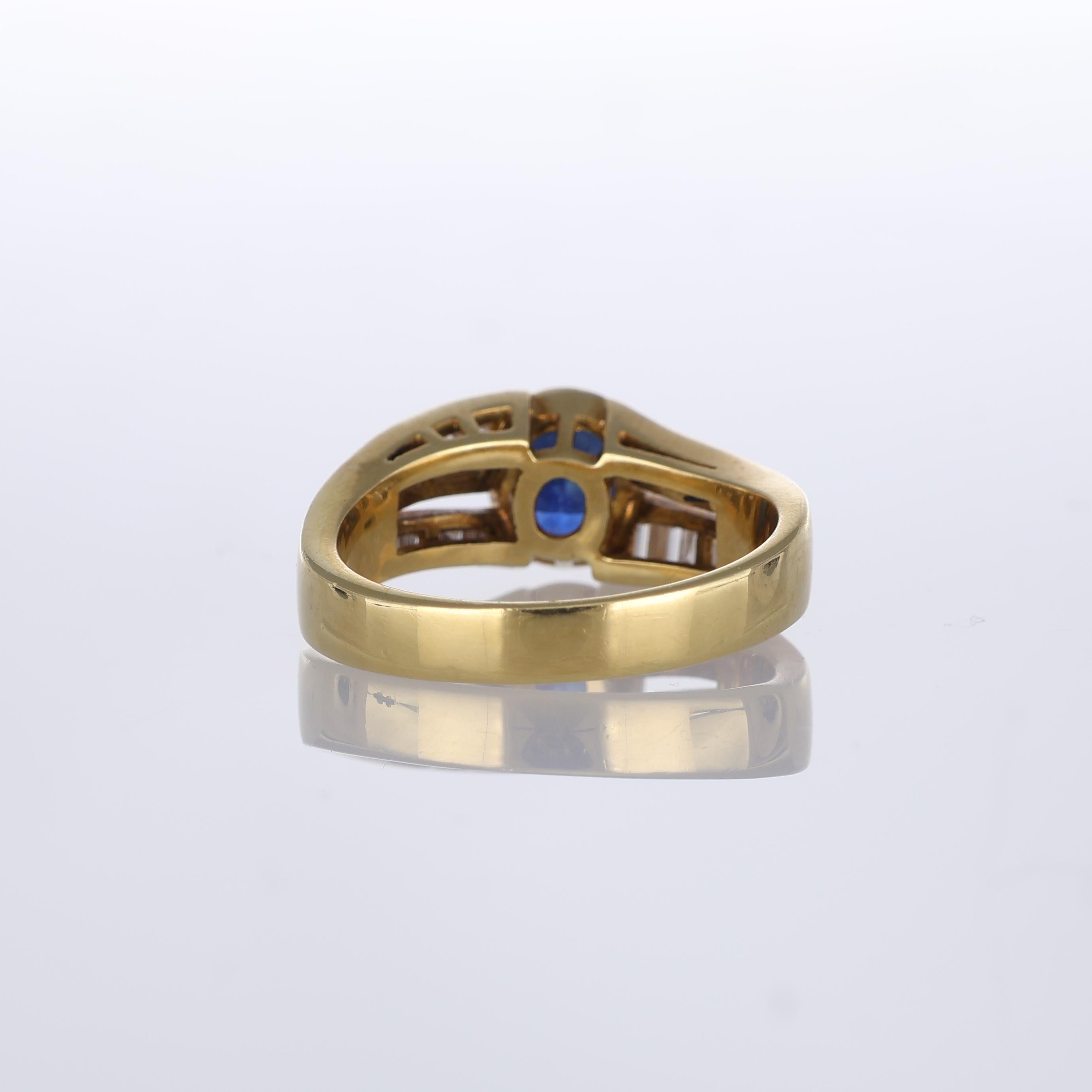 Women's or Men's 18K Yellow Gold Band with Oval Sapphire and Baguette Diamonds For Sale