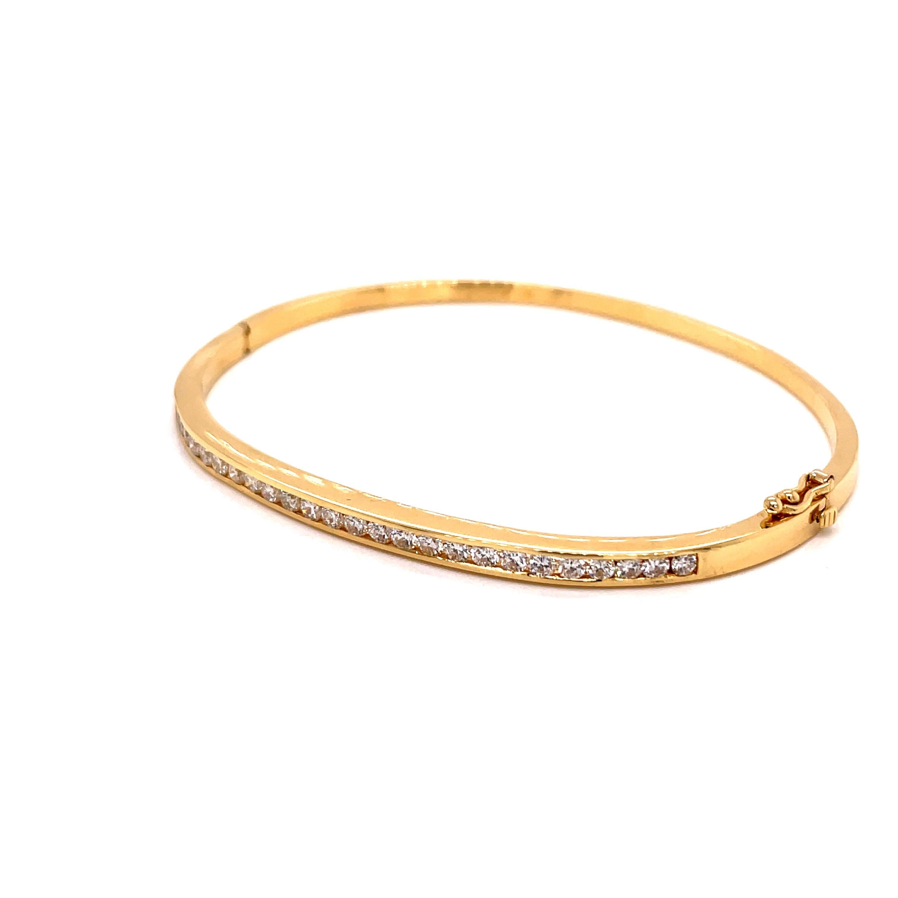 18 Karat Gelbgold Armreif Armband mit Diamanten in Kanalfassung (Zeitgenössisch) im Angebot