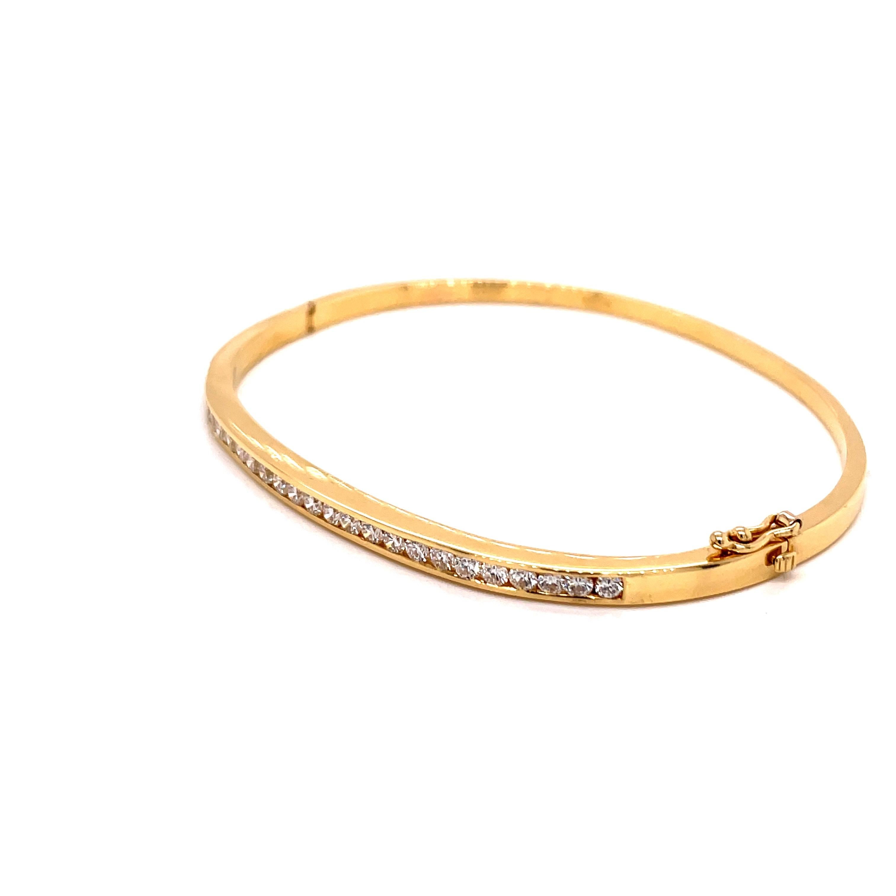 18 Karat Gelbgold Armreif Armband mit Diamanten in Kanalfassung (Rundschliff) im Angebot
