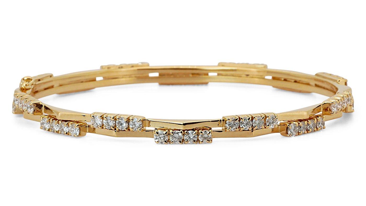 18k Yellow Gold Bangle Bracelet with 3.2ct Natural Diamonds IGI Certificate For Sale 1