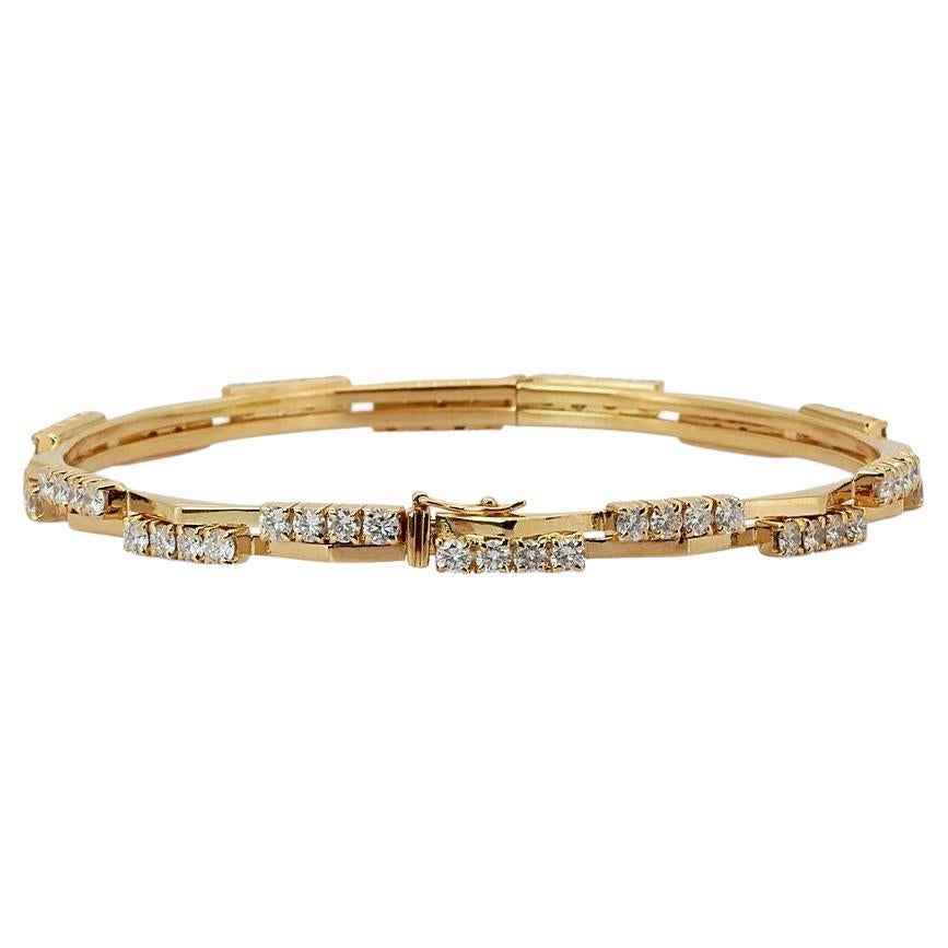 18k Yellow Gold Bangle Bracelet with 3.2ct Natural Diamonds IGI Certificate For Sale