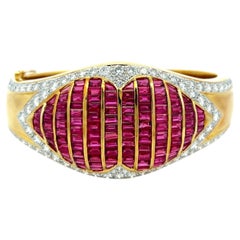 Pulsera rígida de oro amarillo de 18 quilates con diamantes redondos G VS de 5 quilates y un rubí de 10,5 quilates
