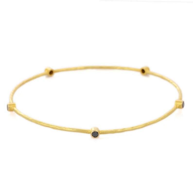 Round Cut 18k Solid Yellow Gold Black Diamond Bangle Bracelet for Women For Sale