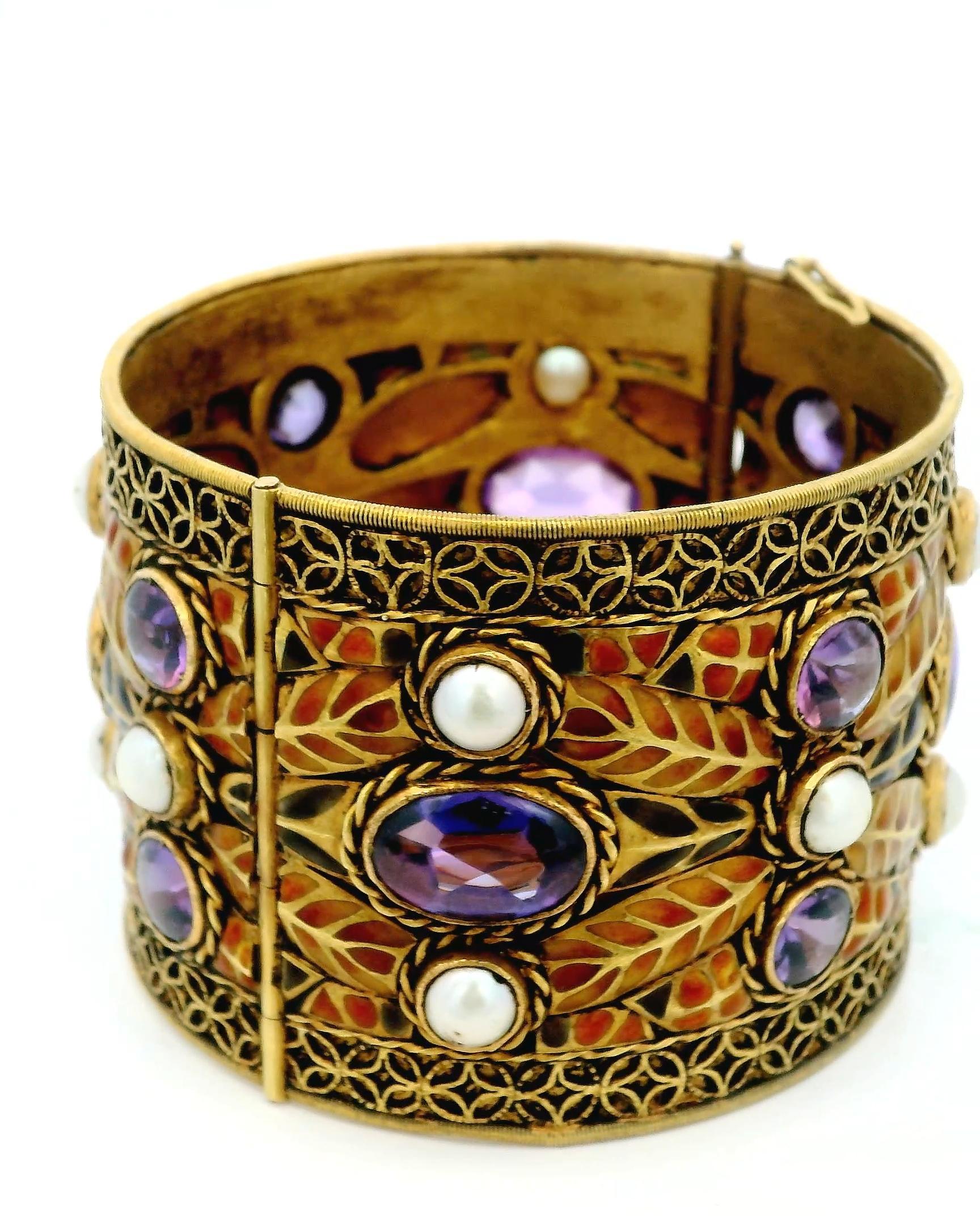 Pulsera de Oro Amarillo de 18k Plique a Jour Cabujones de Amatista y Perlas en Bueno estado para la venta en Great Neck Plaza, NY